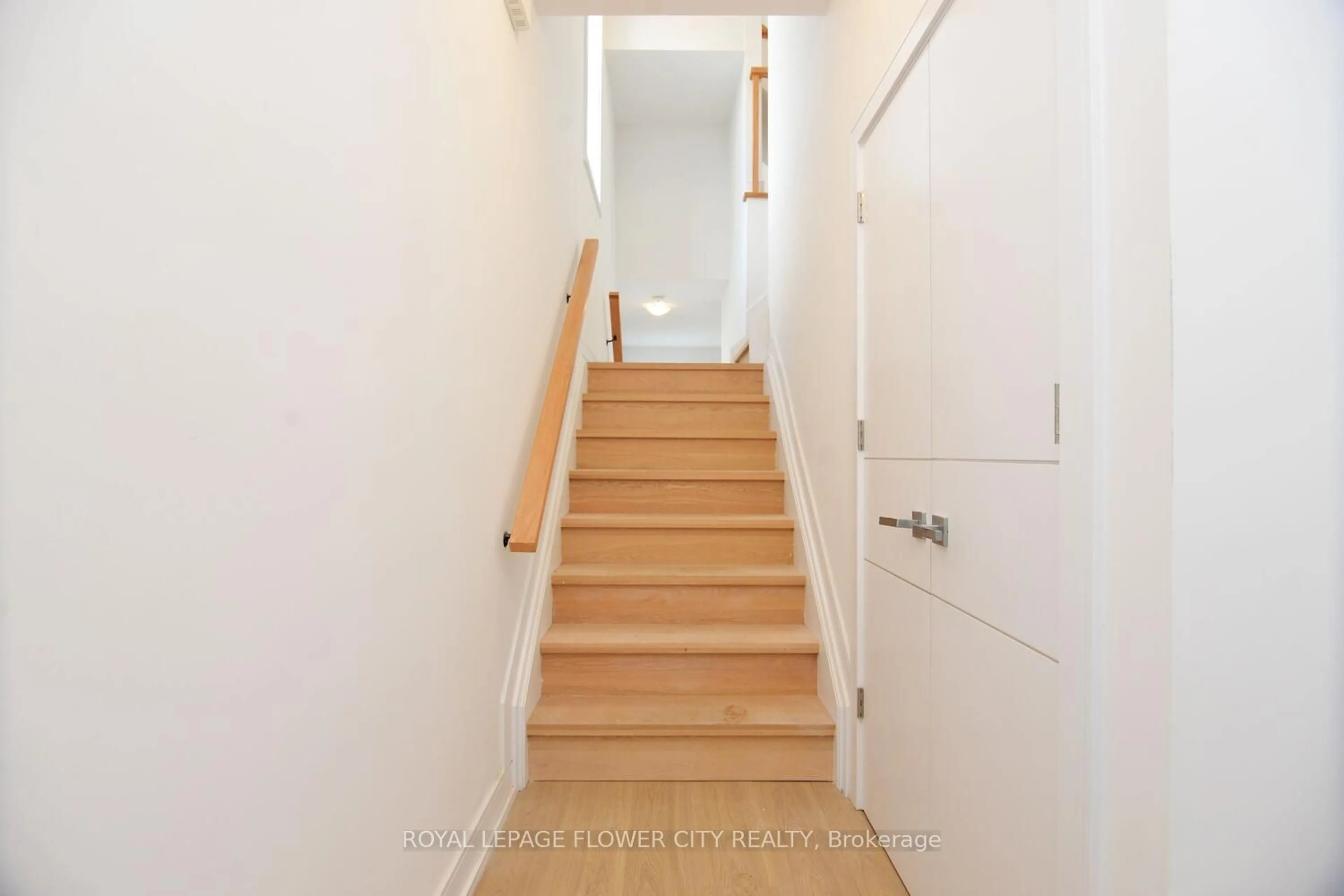 Stairs for 7 Taylor Crt, Caledon Ontario L7E 4L2