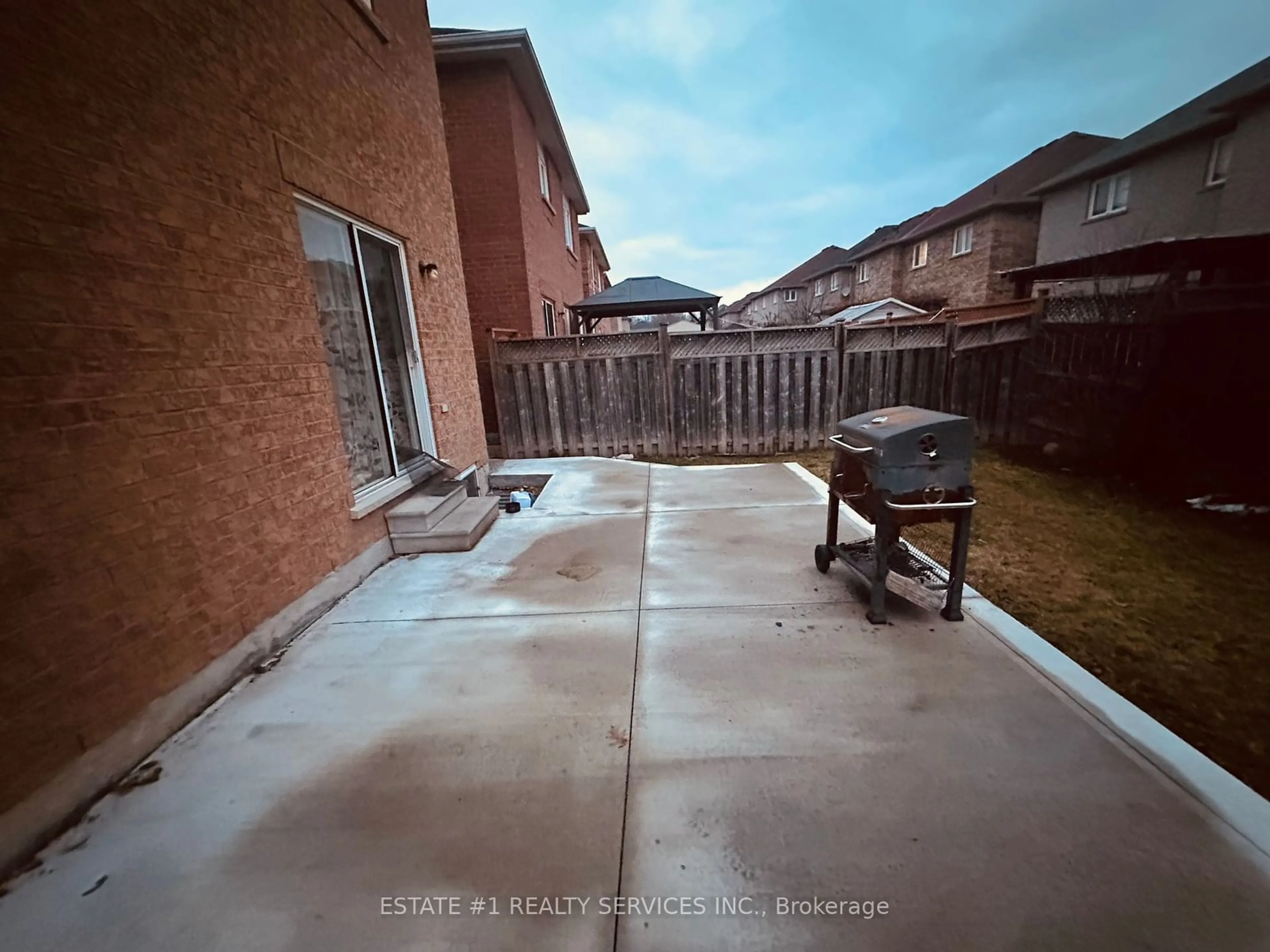 Patio, street for 69 Sir JACOBS Cres, Brampton Ontario L7A 3T5