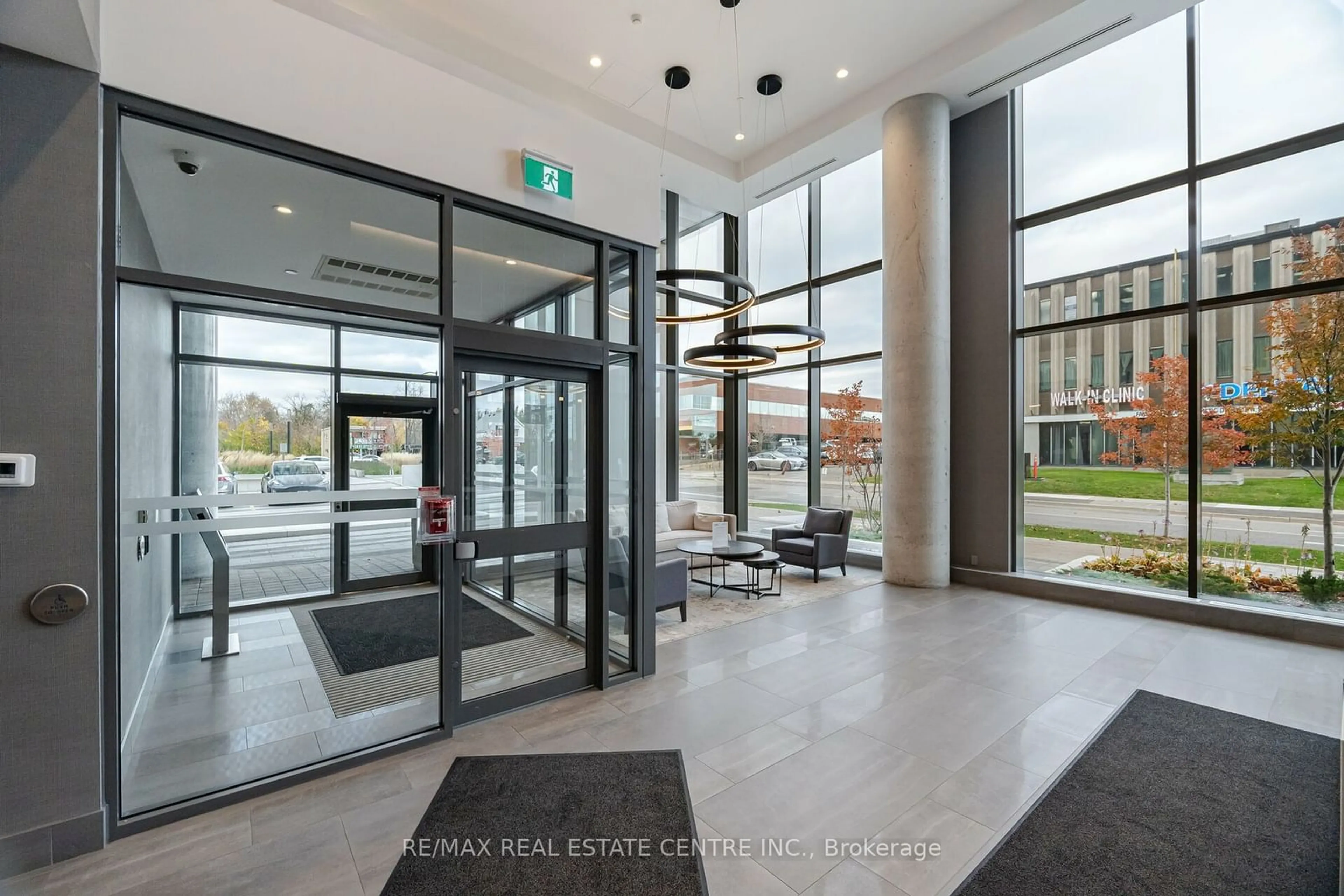 Indoor foyer for 15 Lynch St #2101, Brampton Ontario L6W 0C7