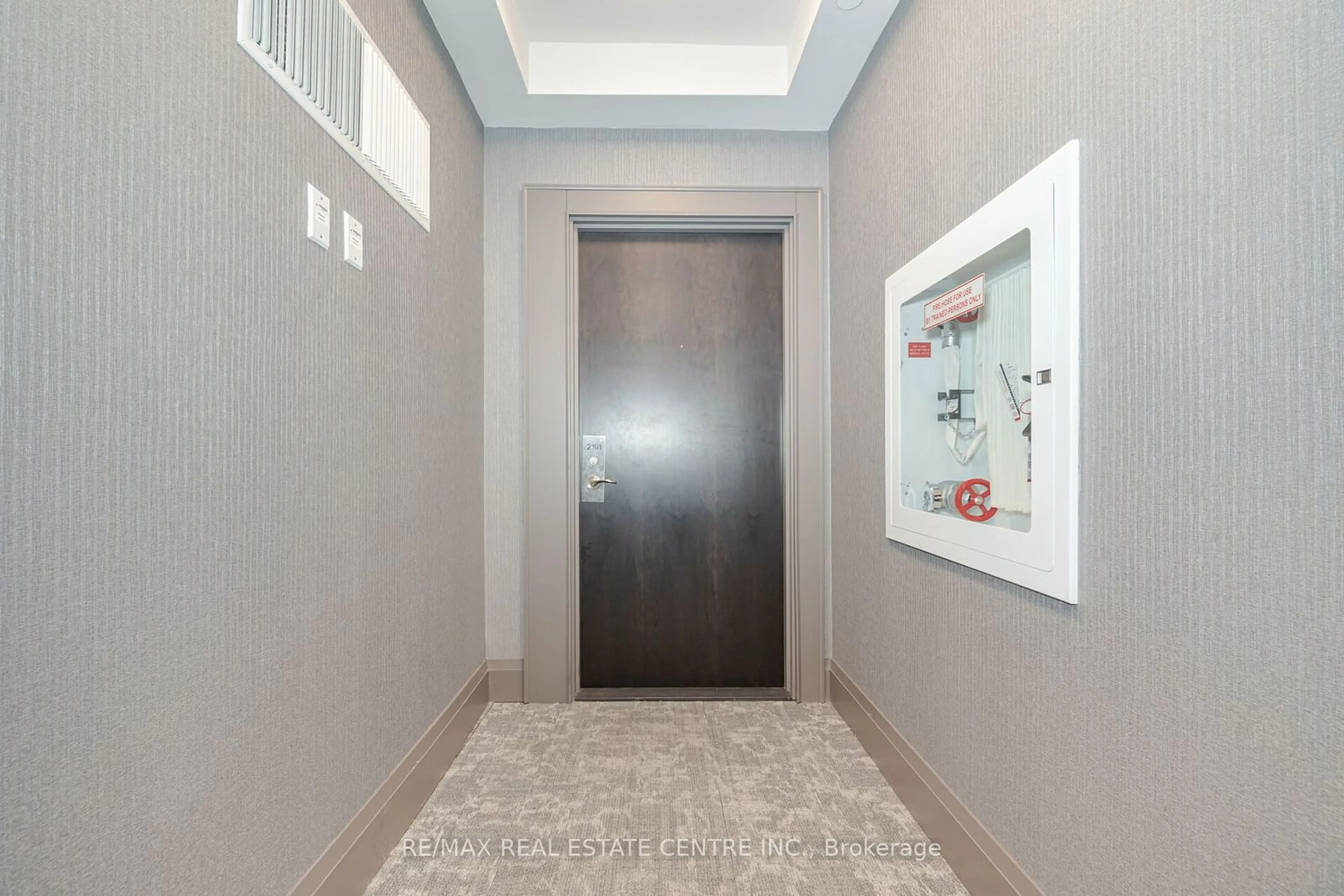 Indoor foyer for 15 Lynch St #2101, Brampton Ontario L6W 0C7