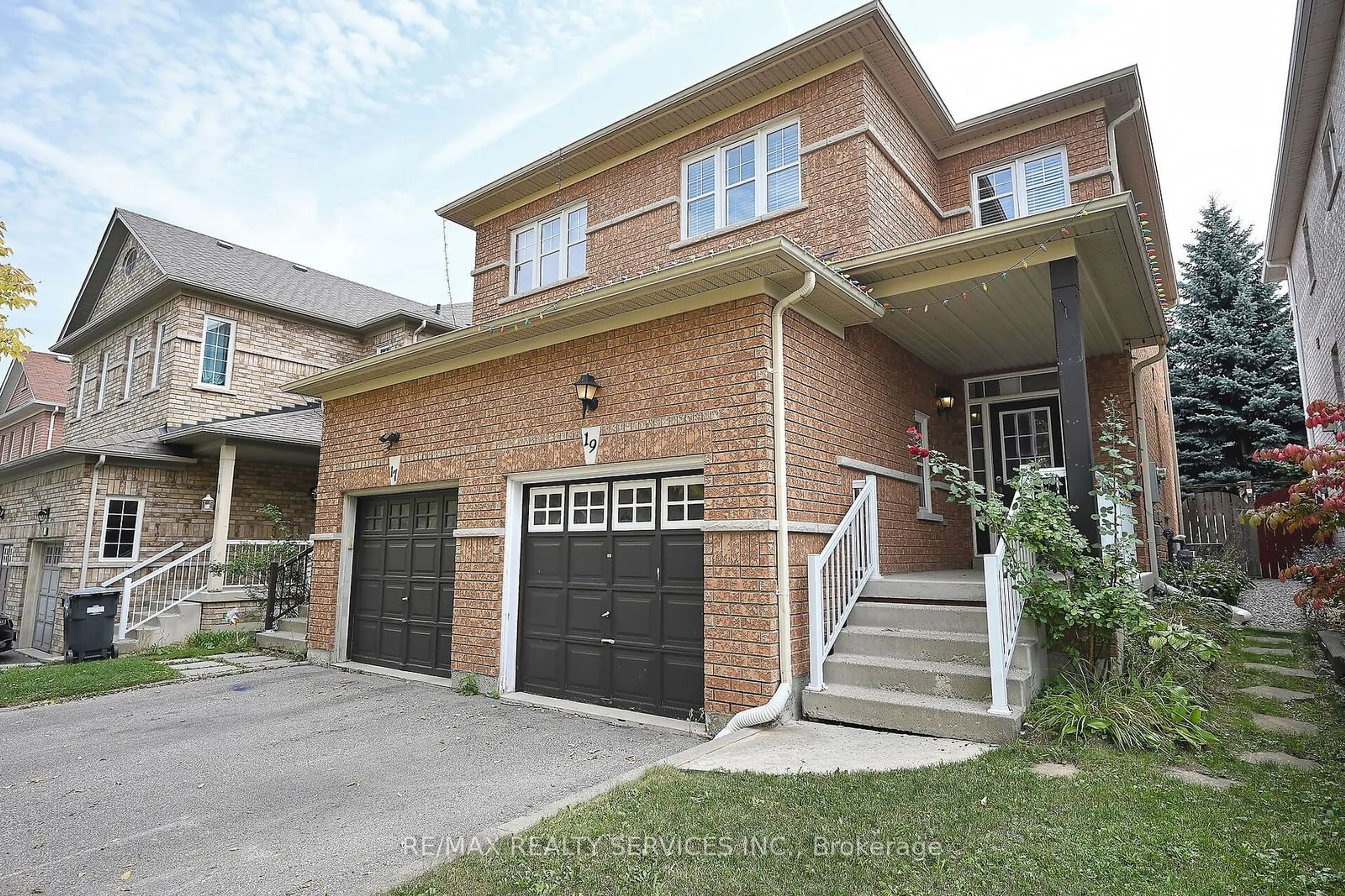 Home with brick exterior material, street for 19 Martree Cres, Brampton Ontario L6V 4R3