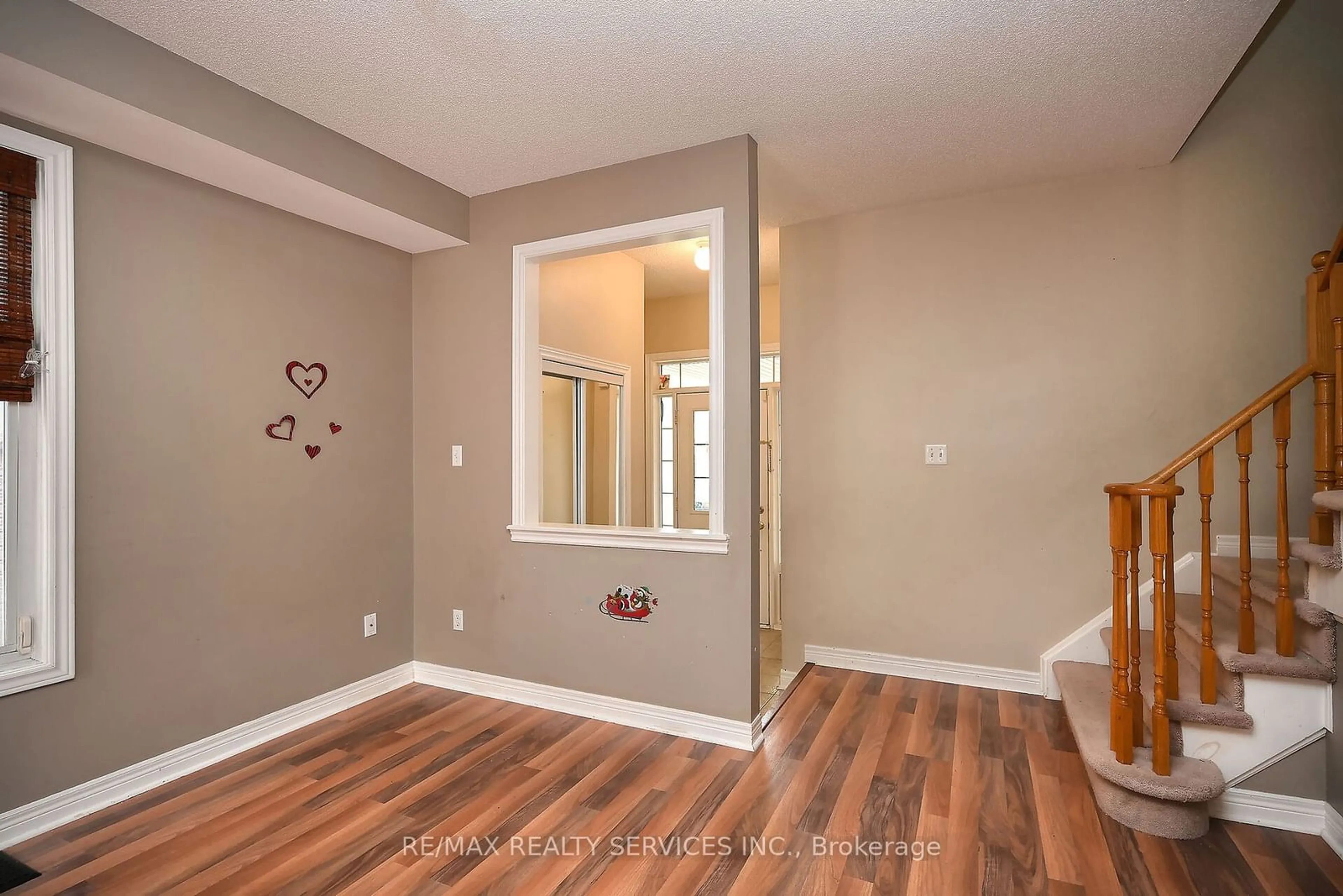 Indoor entryway for 19 Martree Cres, Brampton Ontario L6V 4R3