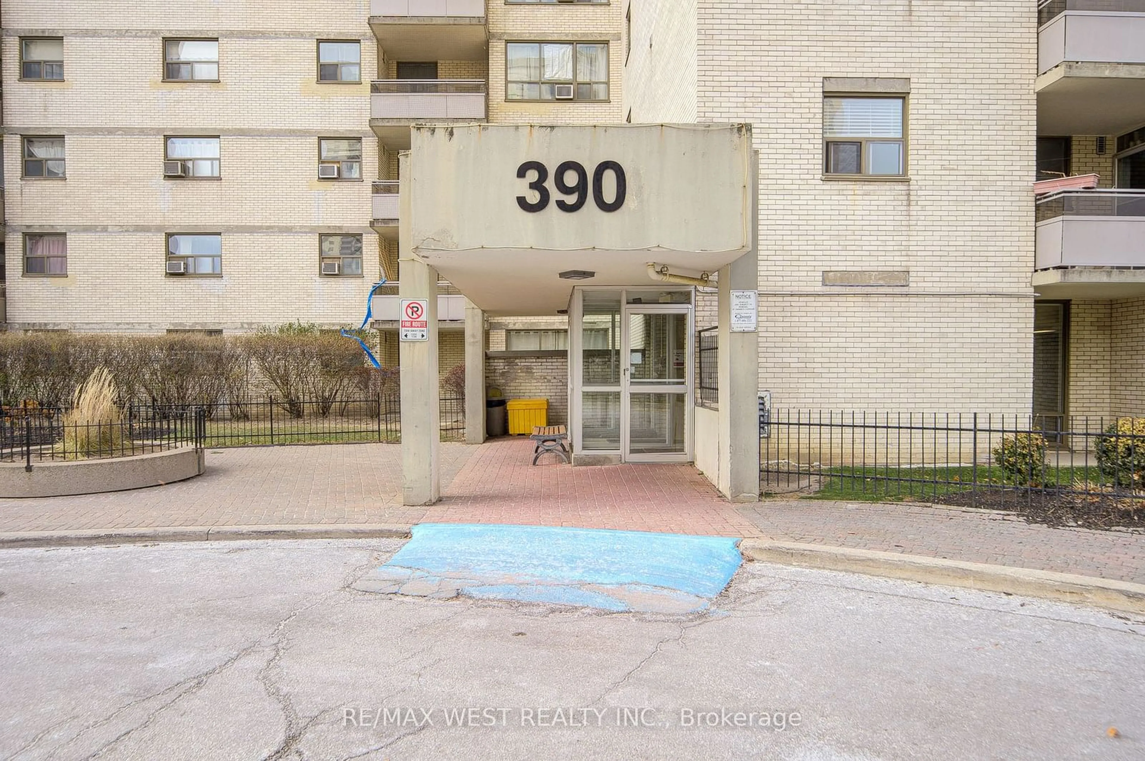 Unknown for 390 Dixon Rd #2208, Toronto Ontario M9R 1T4