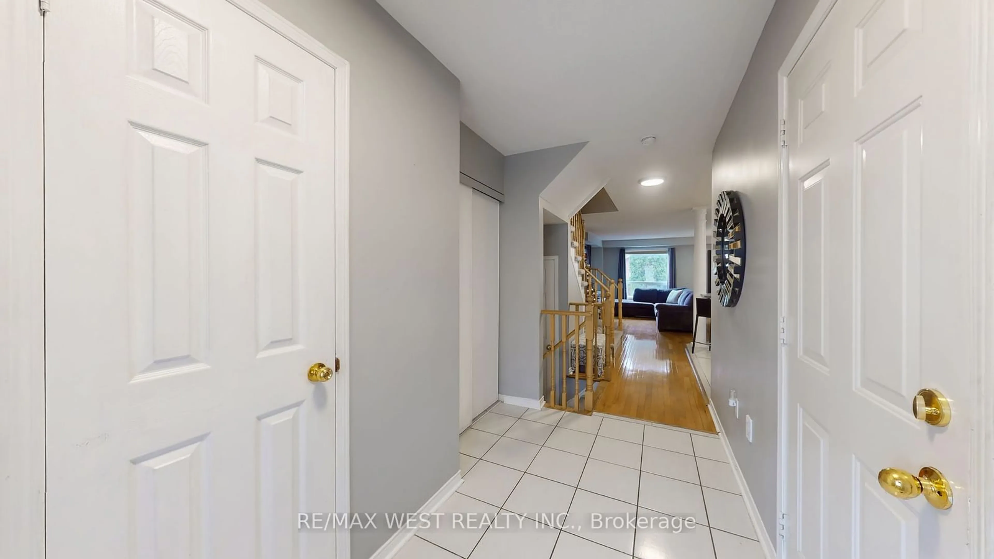 Indoor foyer for 11 McCreary Tr, Caledon Ontario L7E 2B9