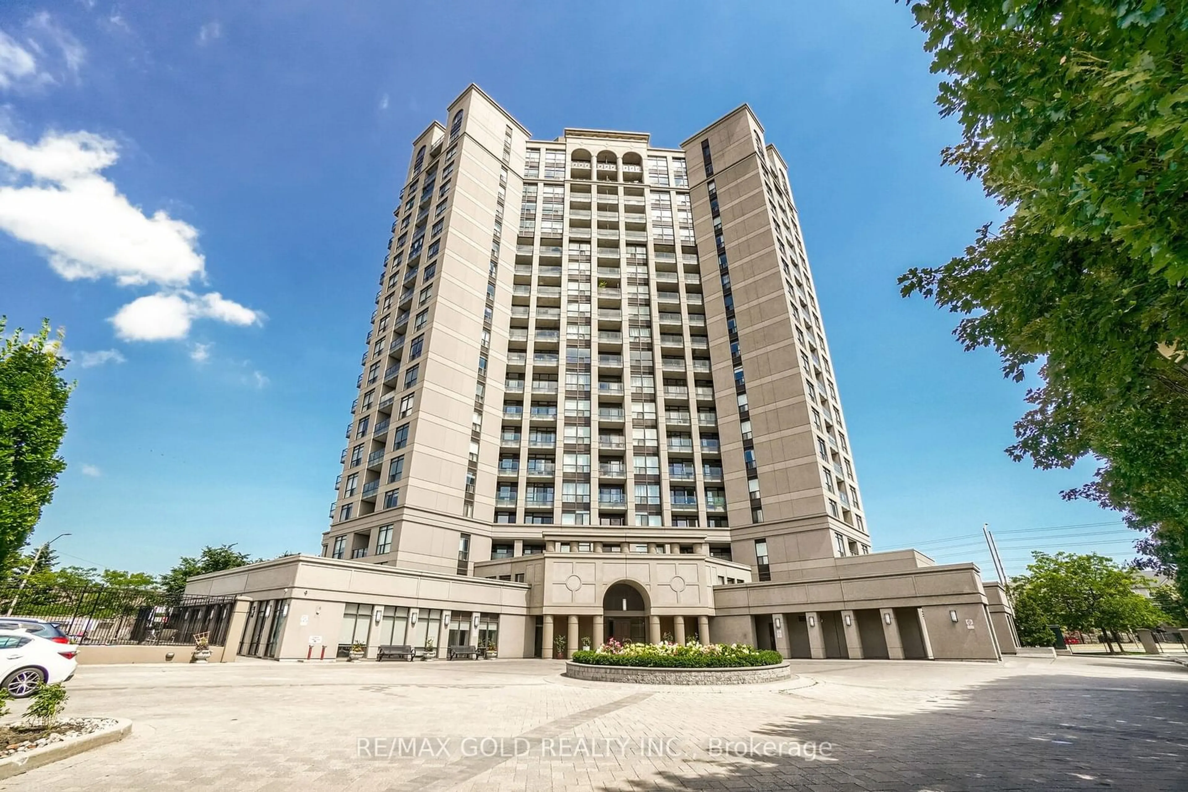 Indoor foyer for 220 Forum Dr #102, Mississauga Ontario L4Z 4K1