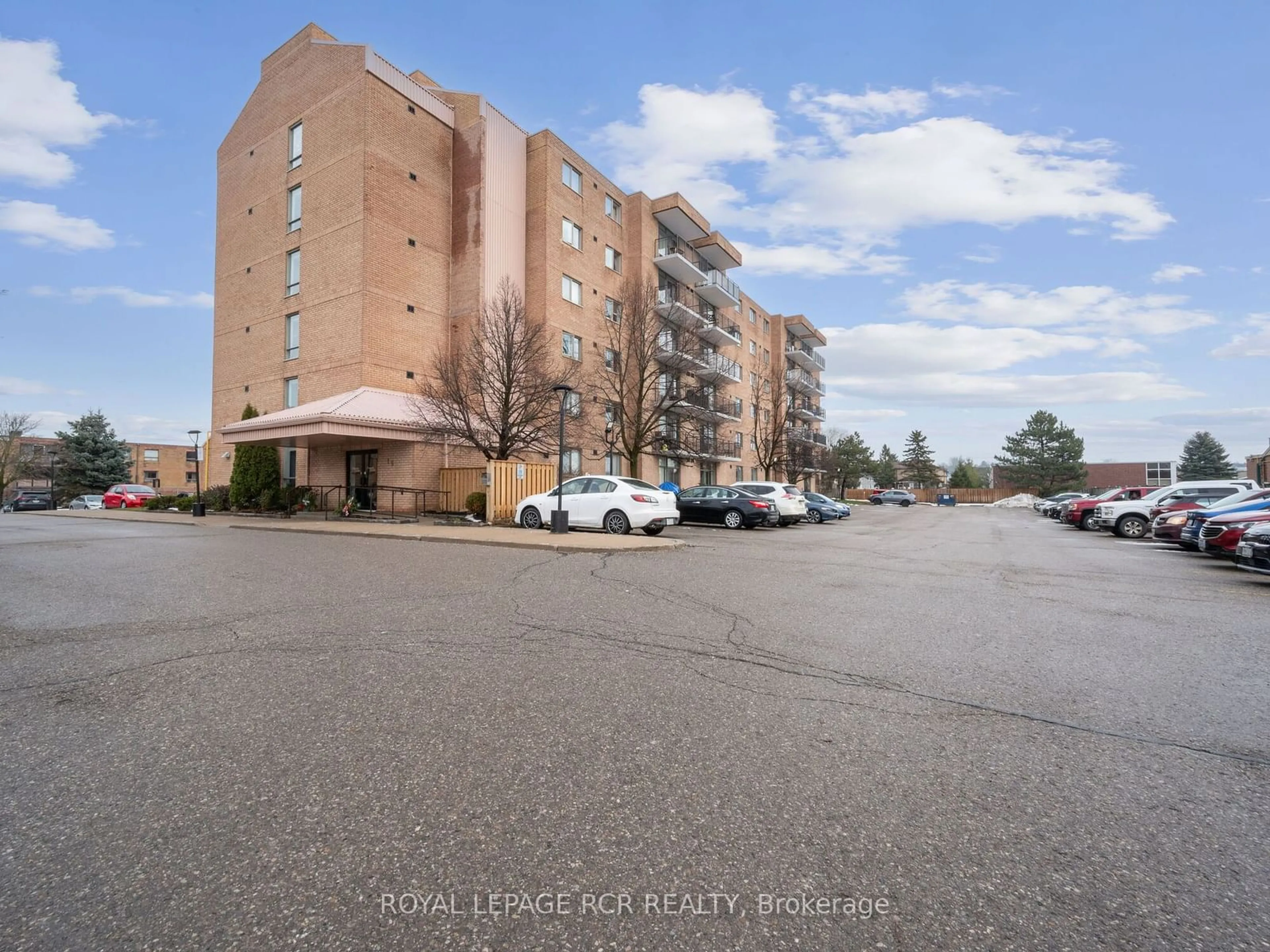 A pic from outside/outdoor area/front of a property/back of a property/a pic from drone, street for 16 Fourth St #58, Orangeville Ontario L9W 4N7