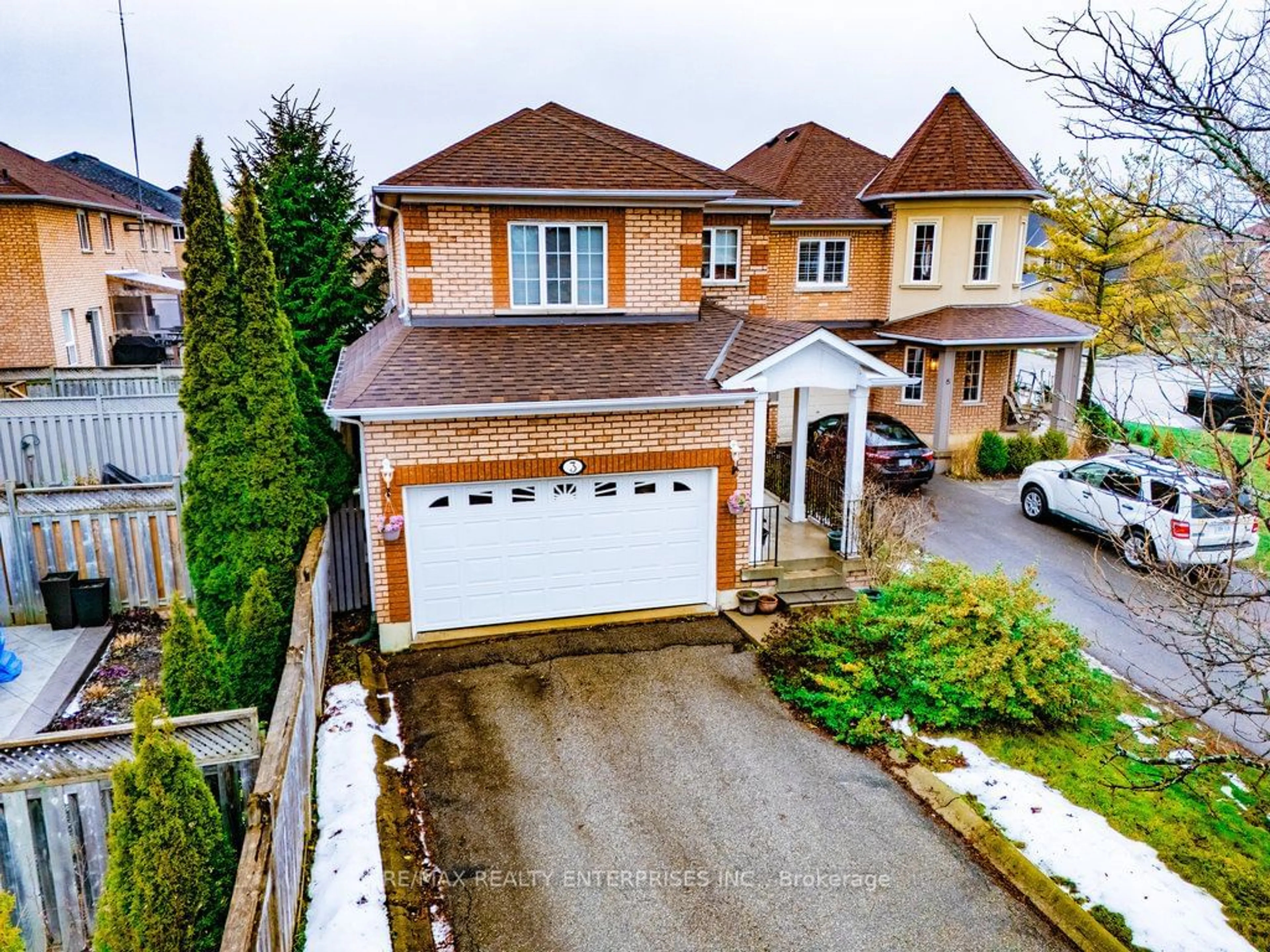 A pic from outside/outdoor area/front of a property/back of a property/a pic from drone, street for 3 Jack Kenny Crt, Caledon Ontario L7E 2M5