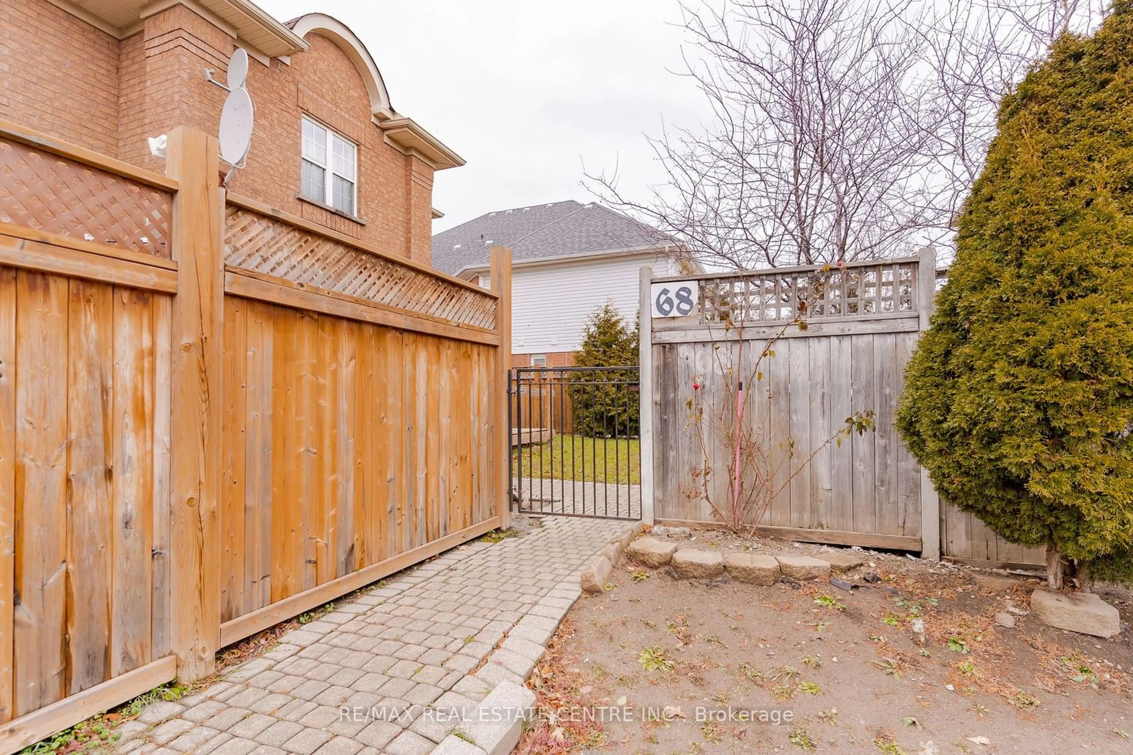 Patio, street for 68 Dandelion Rd, Brampton Ontario L6R 1Y3