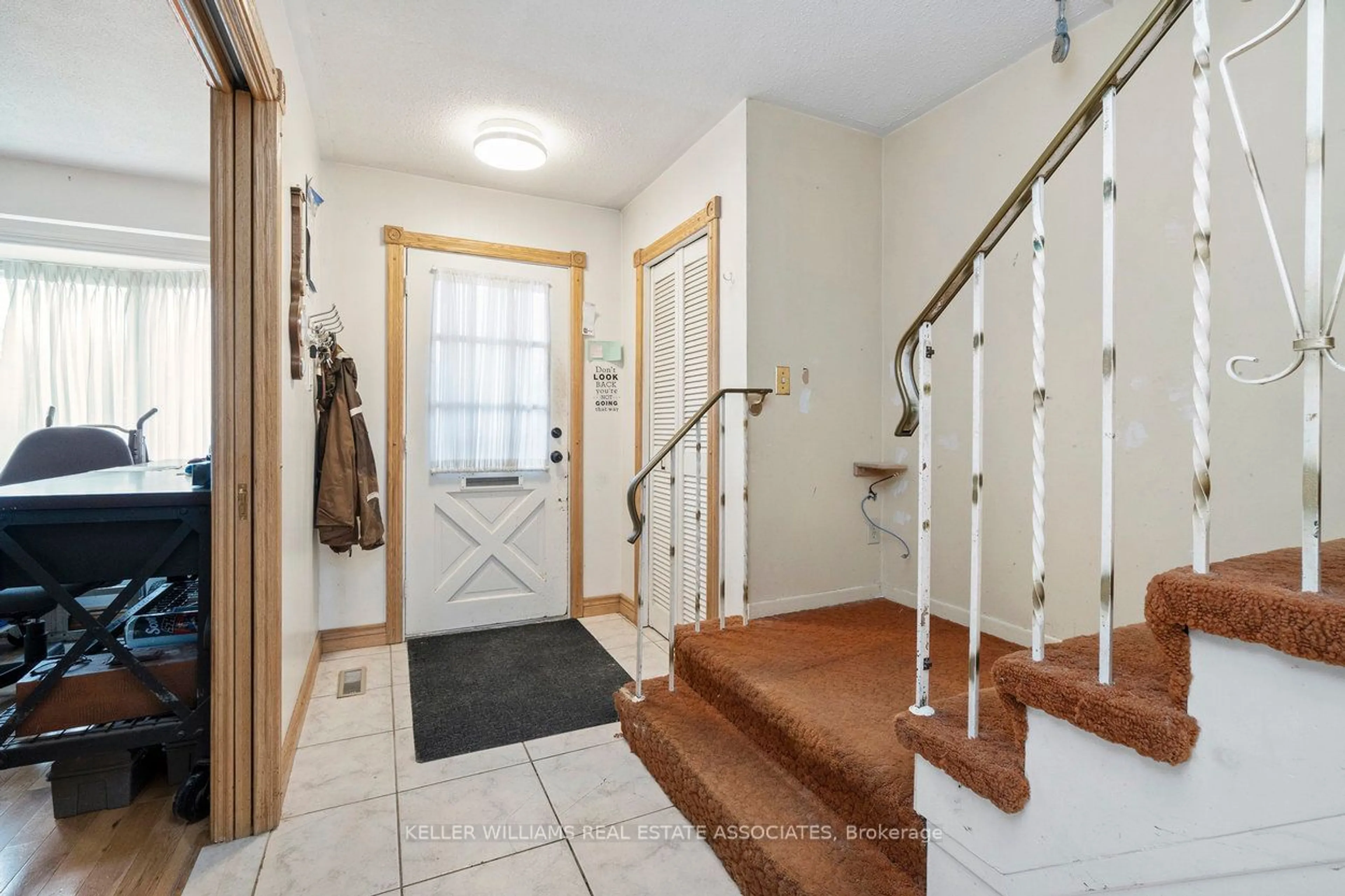 Indoor entryway for 21 Wright St, Brampton Ontario L6V 2S1