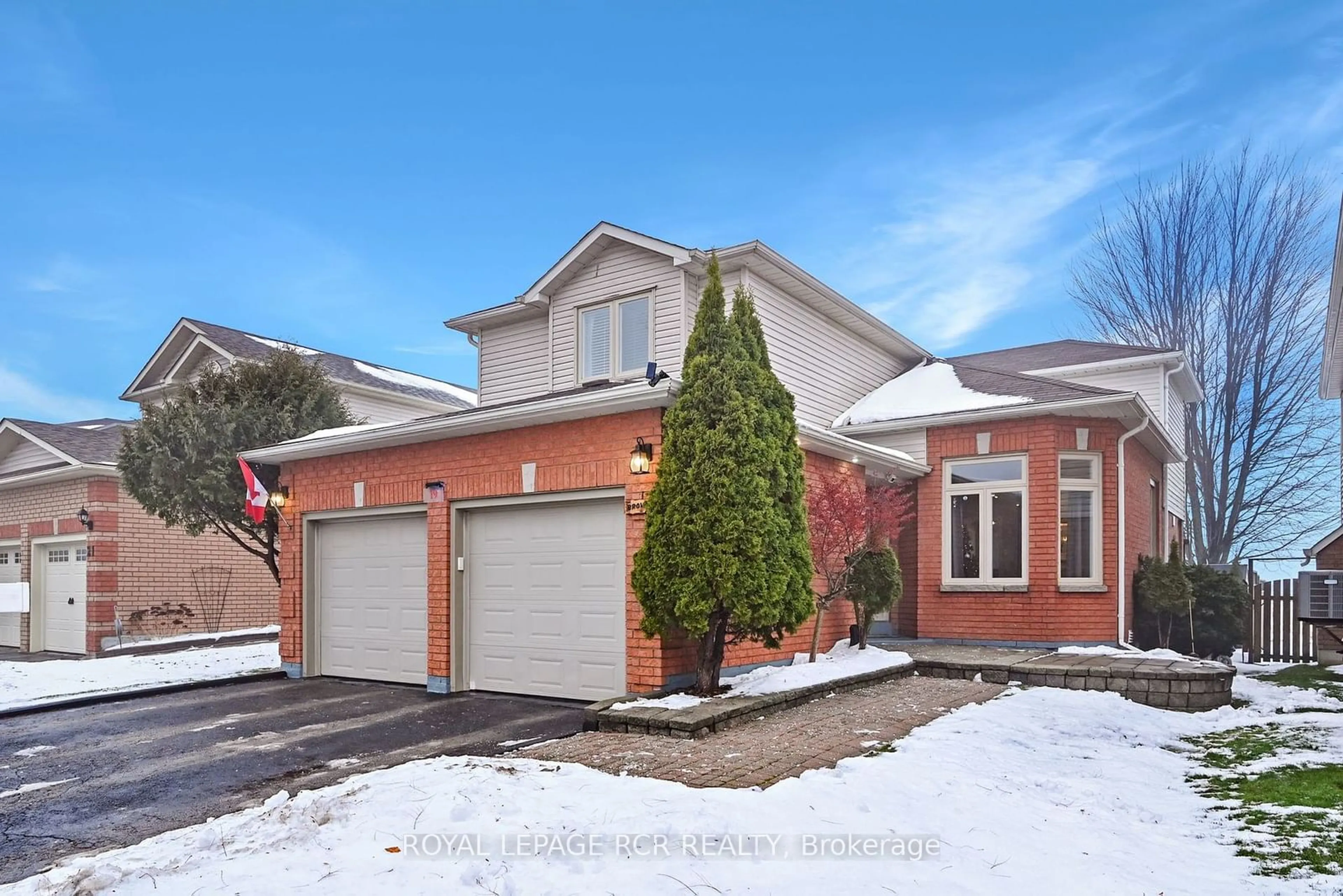 Home with brick exterior material, street for 19 Eastview Cres, Orangeville Ontario L9W 4X3