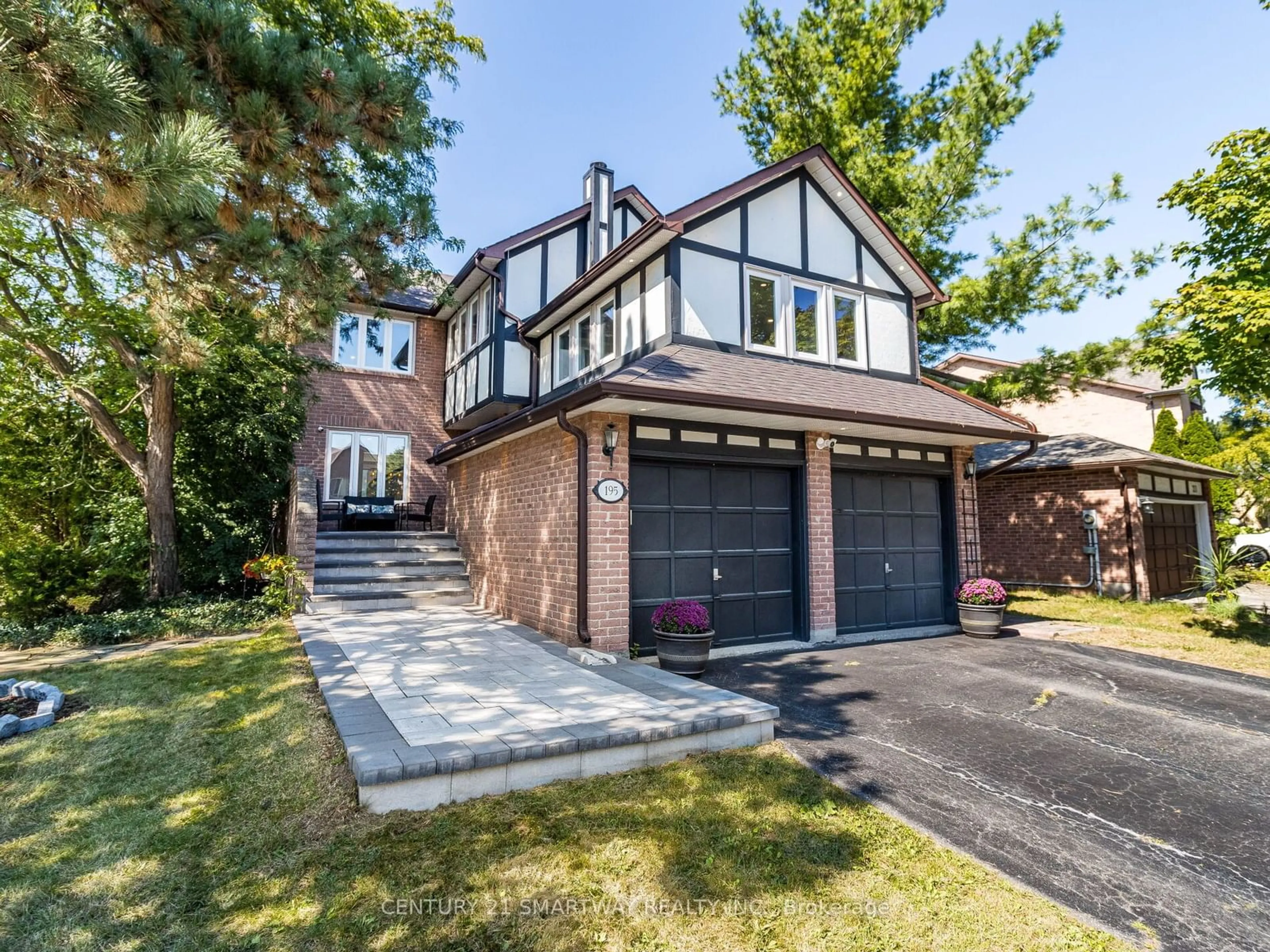 Home with brick exterior material, street for 195 Romain Cres, Oakville Ontario L6H 5A5