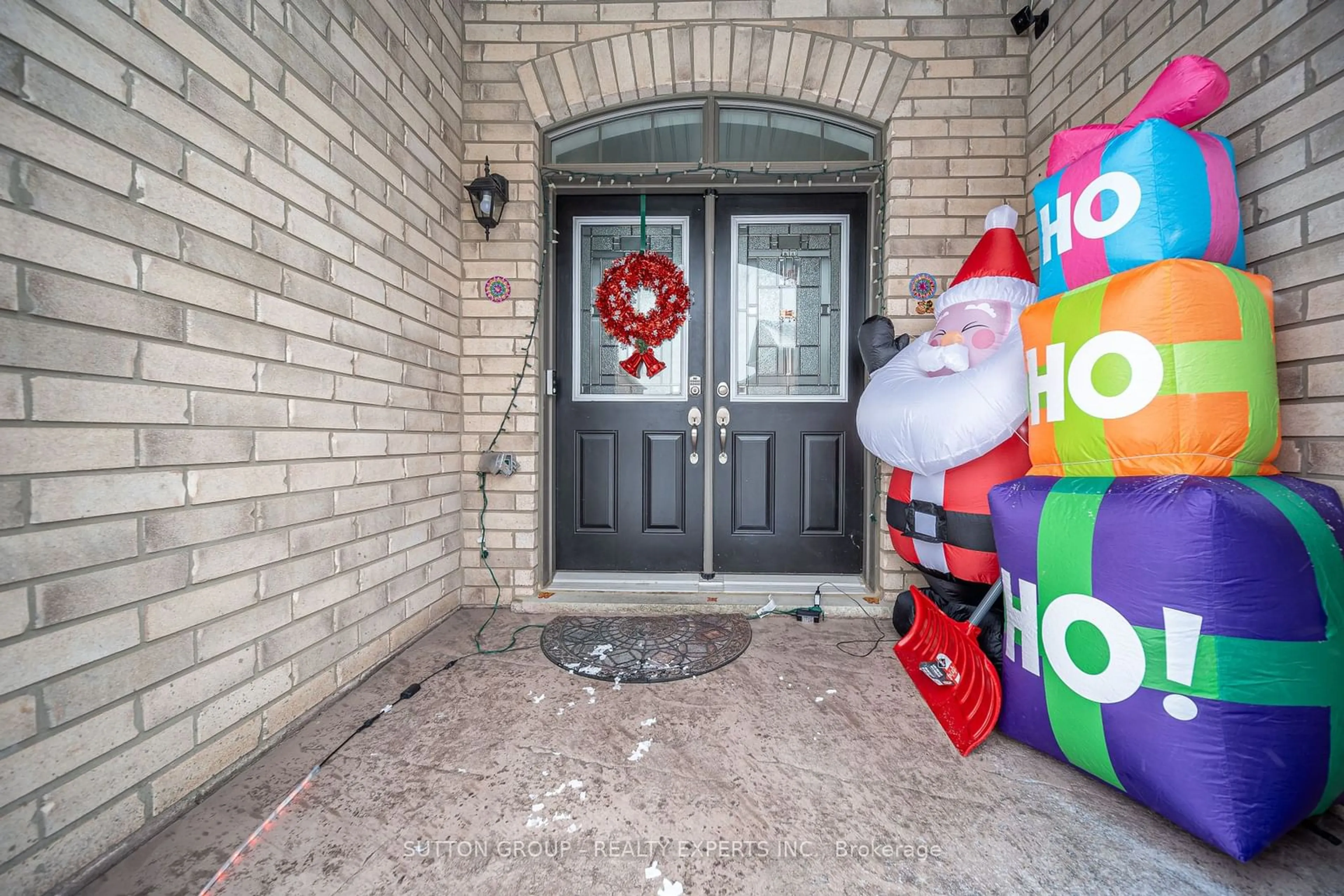 Indoor entryway for 50 Adventura Rd, Brampton Ontario L7A 5A7