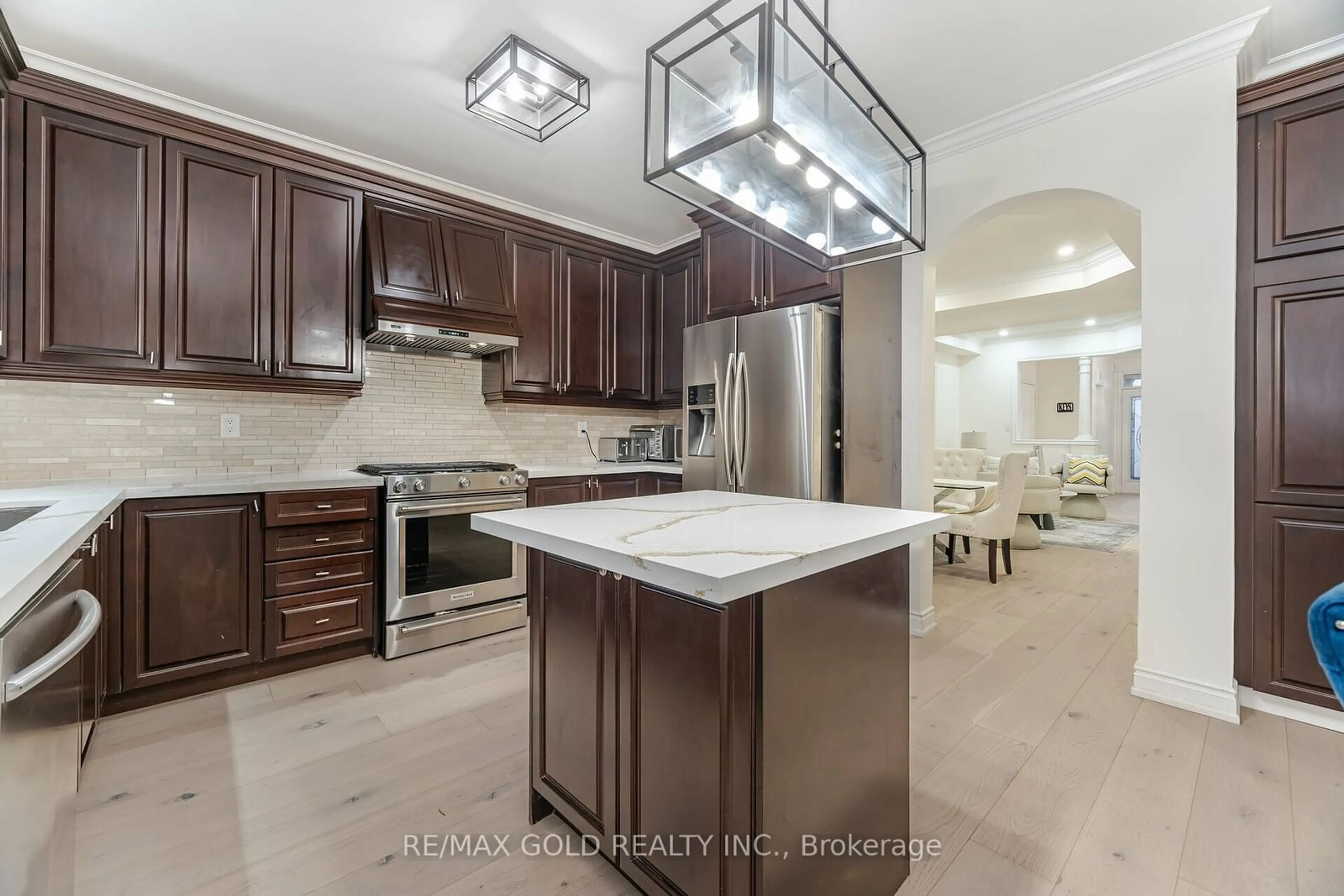 Open concept kitchen, ceramic/tile floor for 83 Pannahill Dr, Brampton Ontario L6P 2Y2