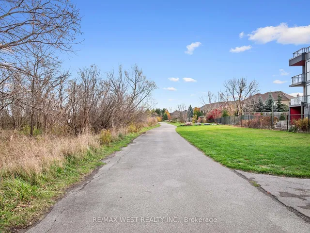 Additional property image - 5240 Dundas St Unit B209