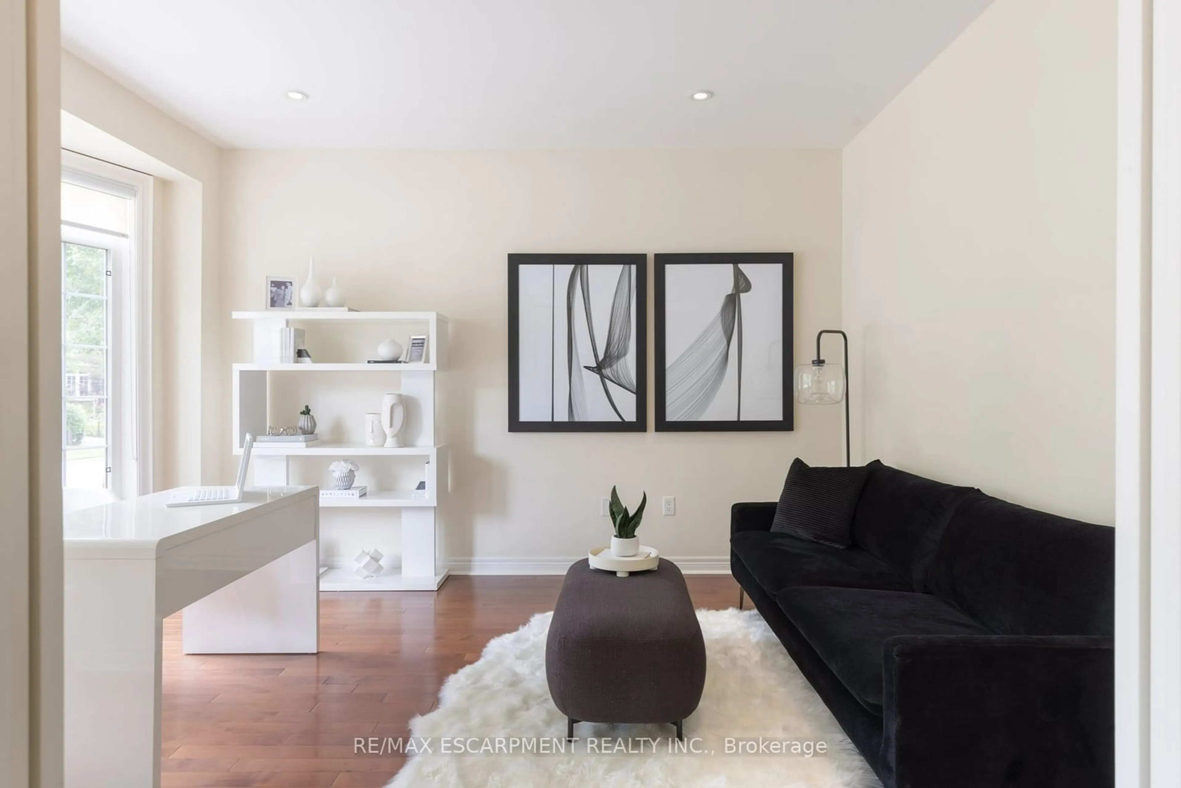 Living room with furniture, wood/laminate floor for 2135 Bingley Cres, Oakville Ontario L6M 0E4