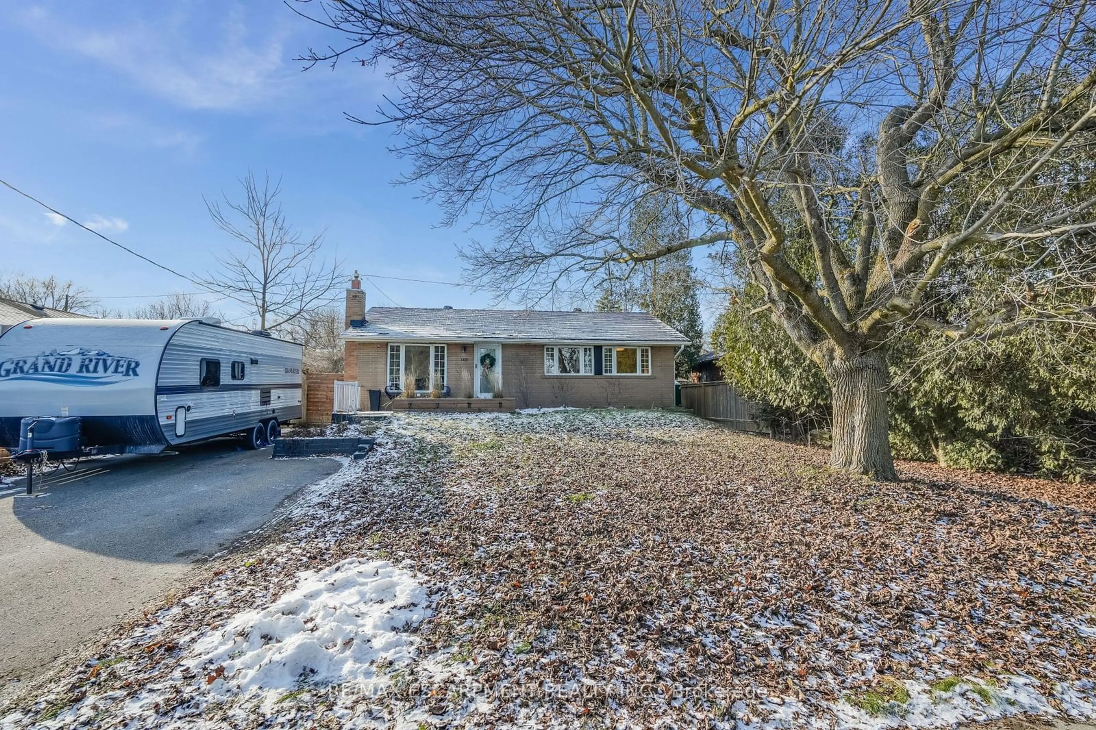 A pic from outside/outdoor area/front of a property/back of a property/a pic from drone, street for 148 Churchill Rd, Halton Hills Ontario L7J 2J6