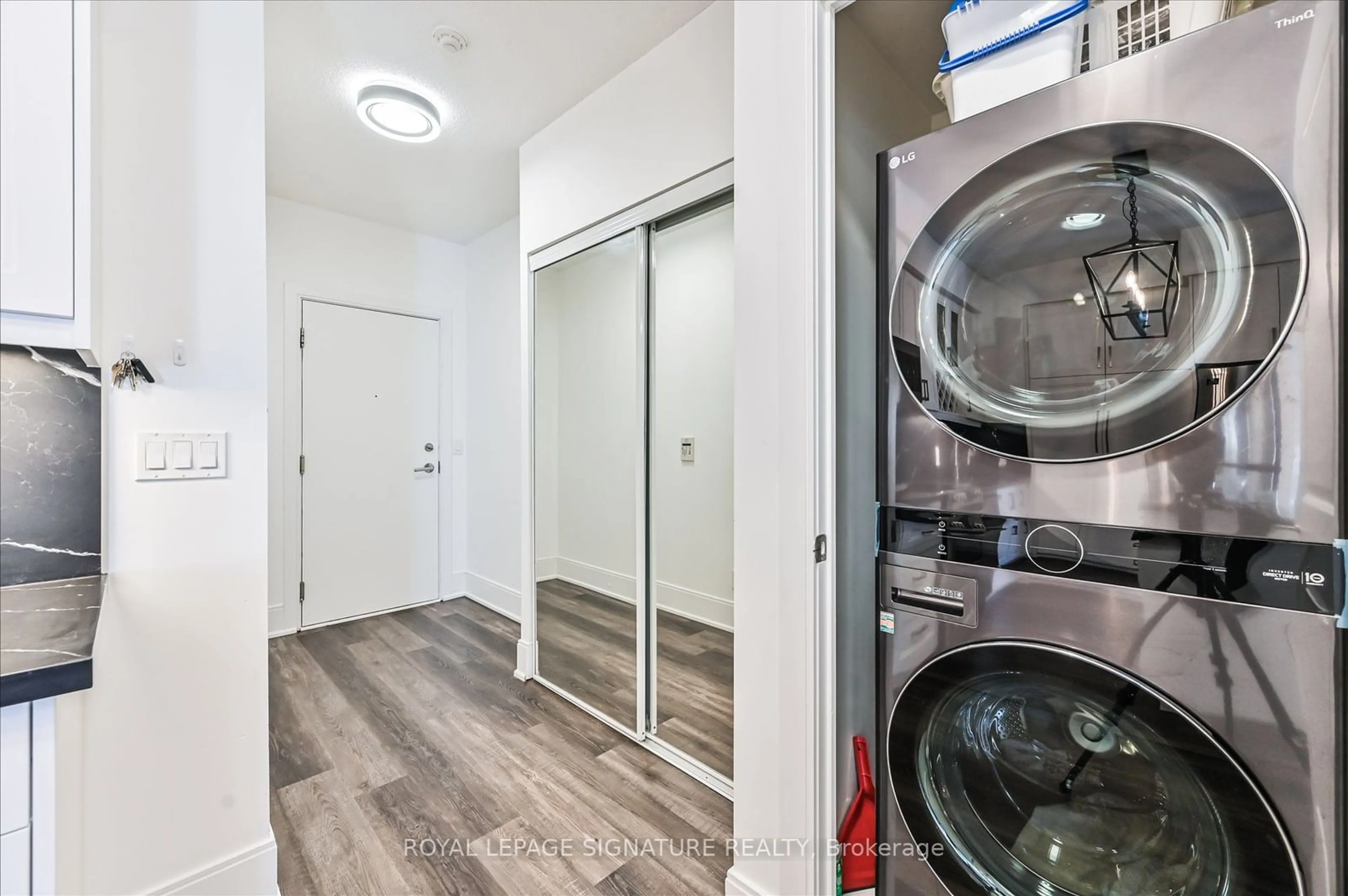 Laundry room for 330 Burnhamthorpe Rd #2304, Mississauga Ontario L5B 0E1