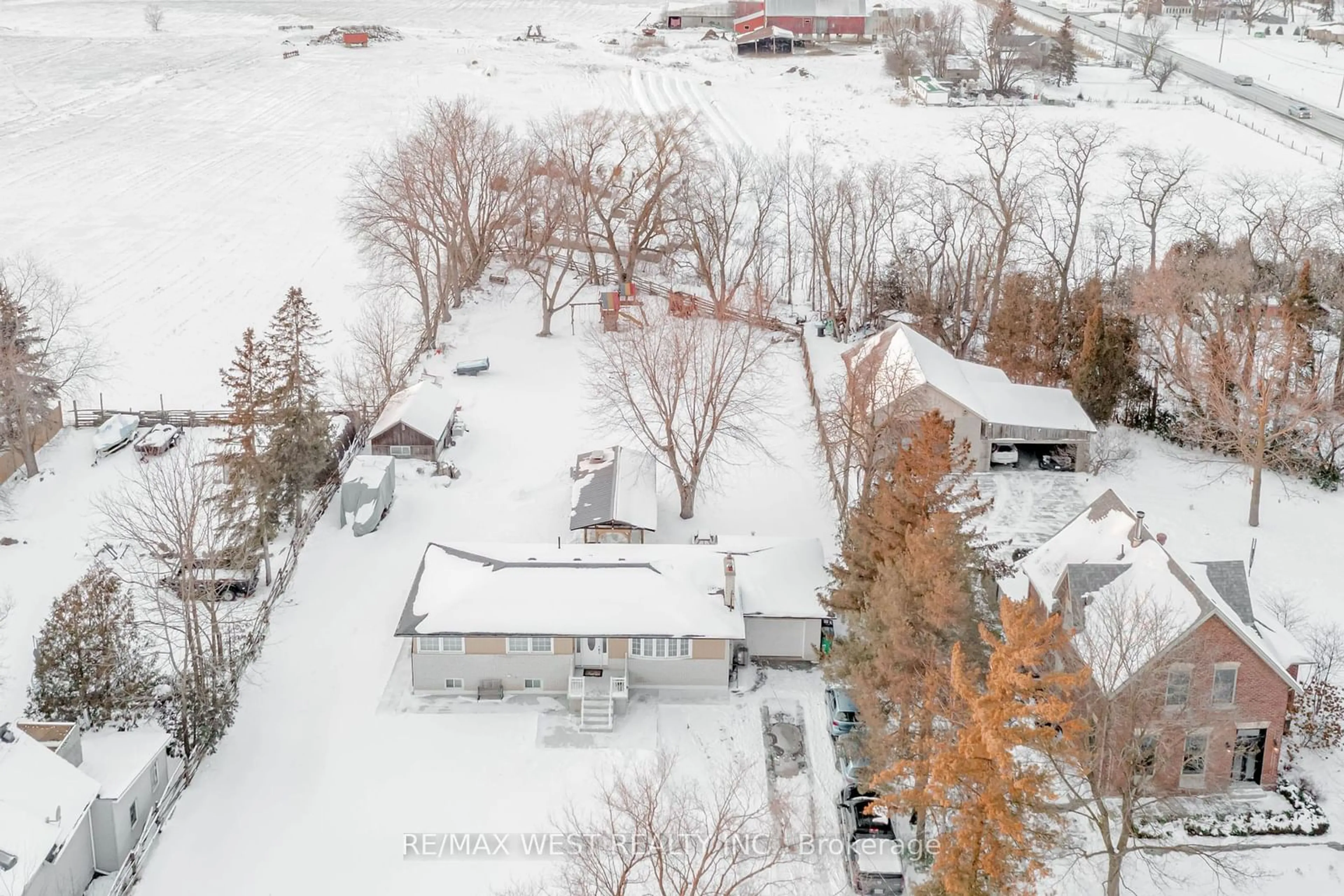 A pic from outside/outdoor area/front of a property/back of a property/a pic from drone, street for 5968 Olde Baseline Rd W, Caledon Ontario L7C 1E6