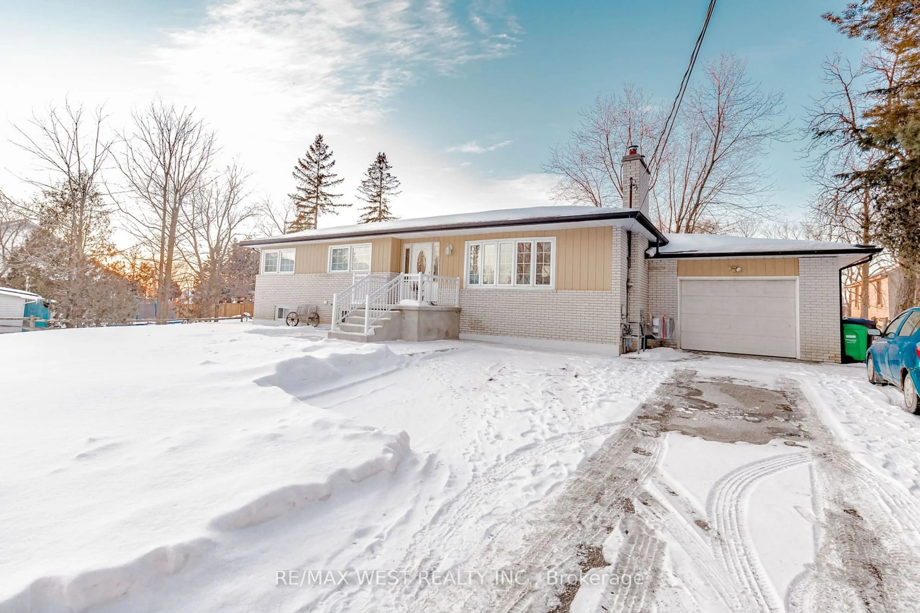 A pic from outside/outdoor area/front of a property/back of a property/a pic from drone, street for 5968 Olde Baseline Rd W, Caledon Ontario L7C 1E6