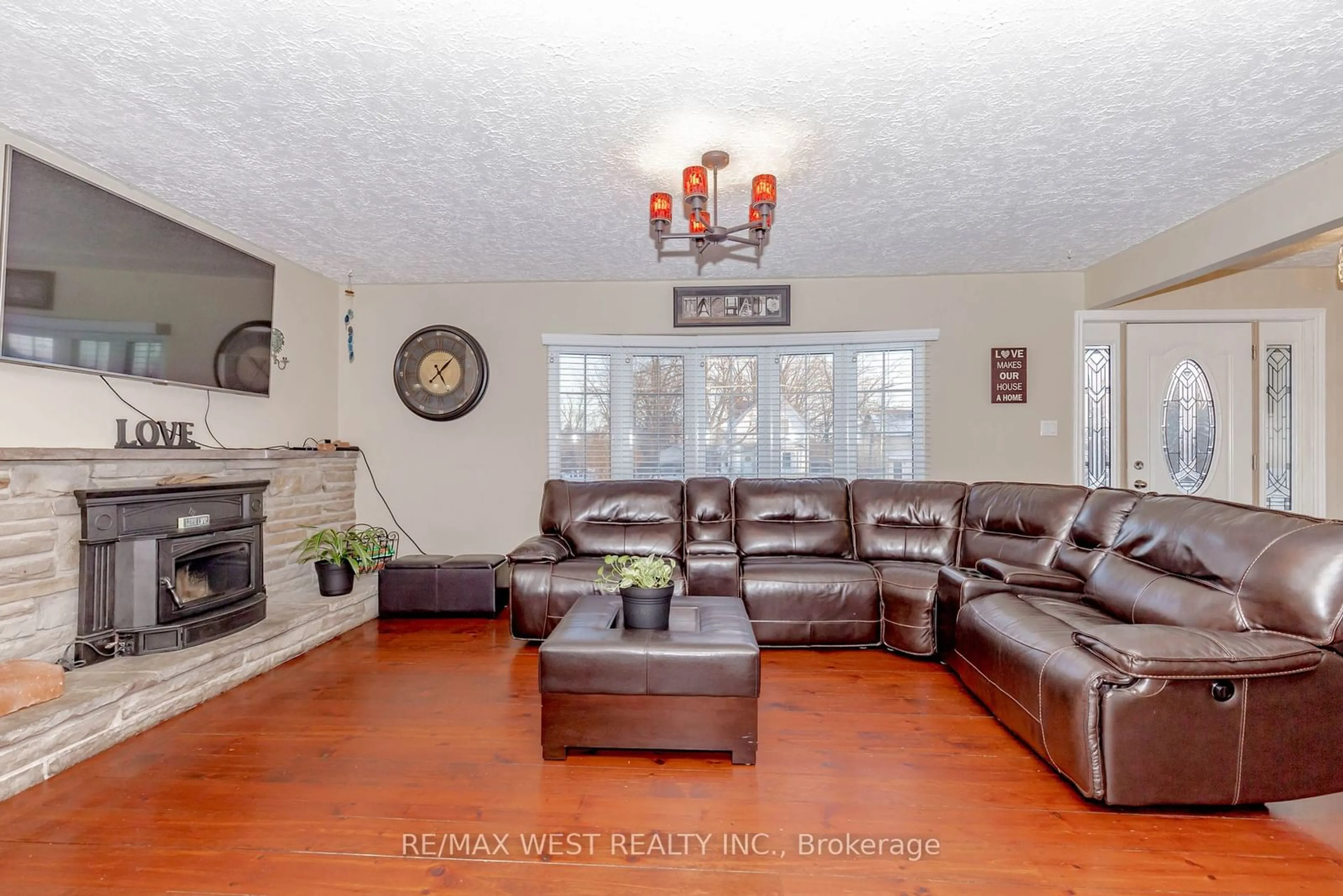 Living room with furniture, unknown for 5968 Olde Baseline Rd W, Caledon Ontario L7C 1E6