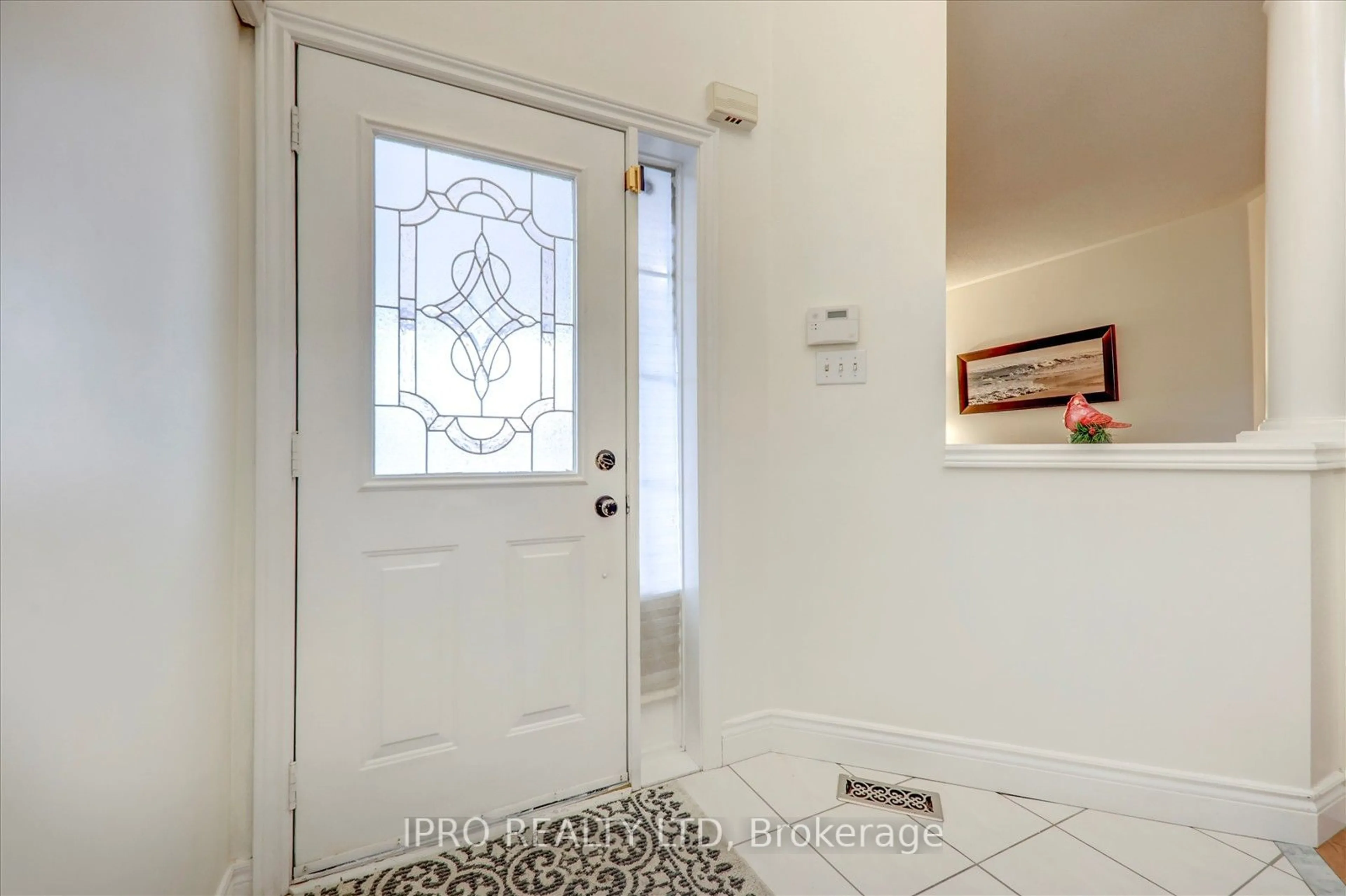 Indoor entryway for 14 Twin Willow Cres, Brampton Ontario L7A 1K1