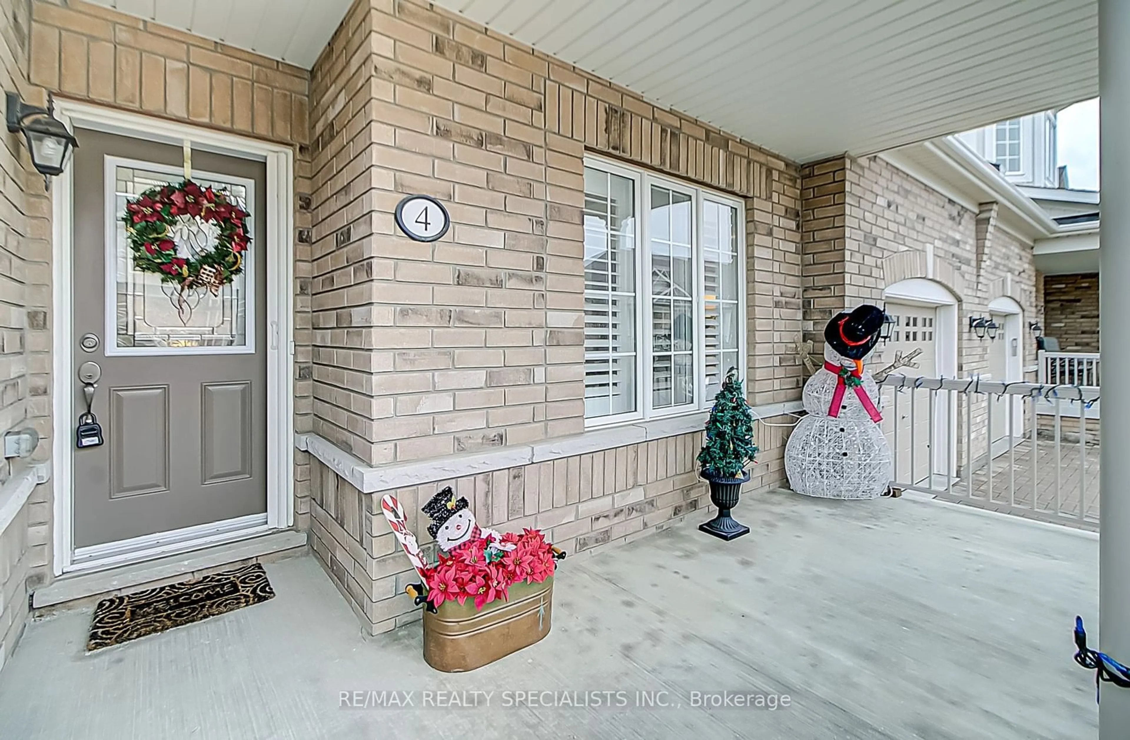 Indoor entryway for 4 Alamode Rd, Brampton Ontario L6R 3Z8