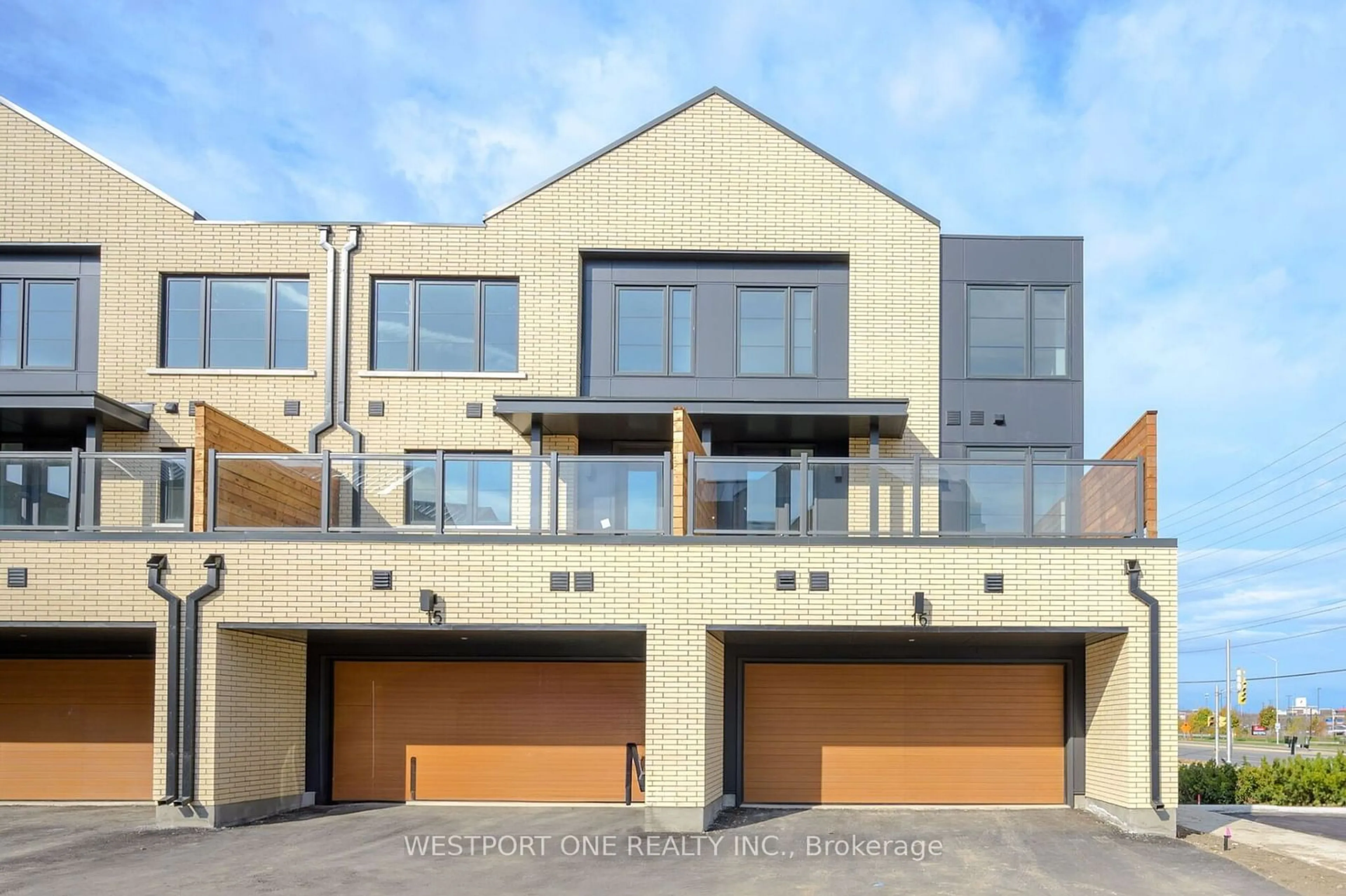 A pic from outside/outdoor area/front of a property/back of a property/a pic from drone, street for 2273 Turnberry Rd #16, Burlington Ontario L7M 4Y4