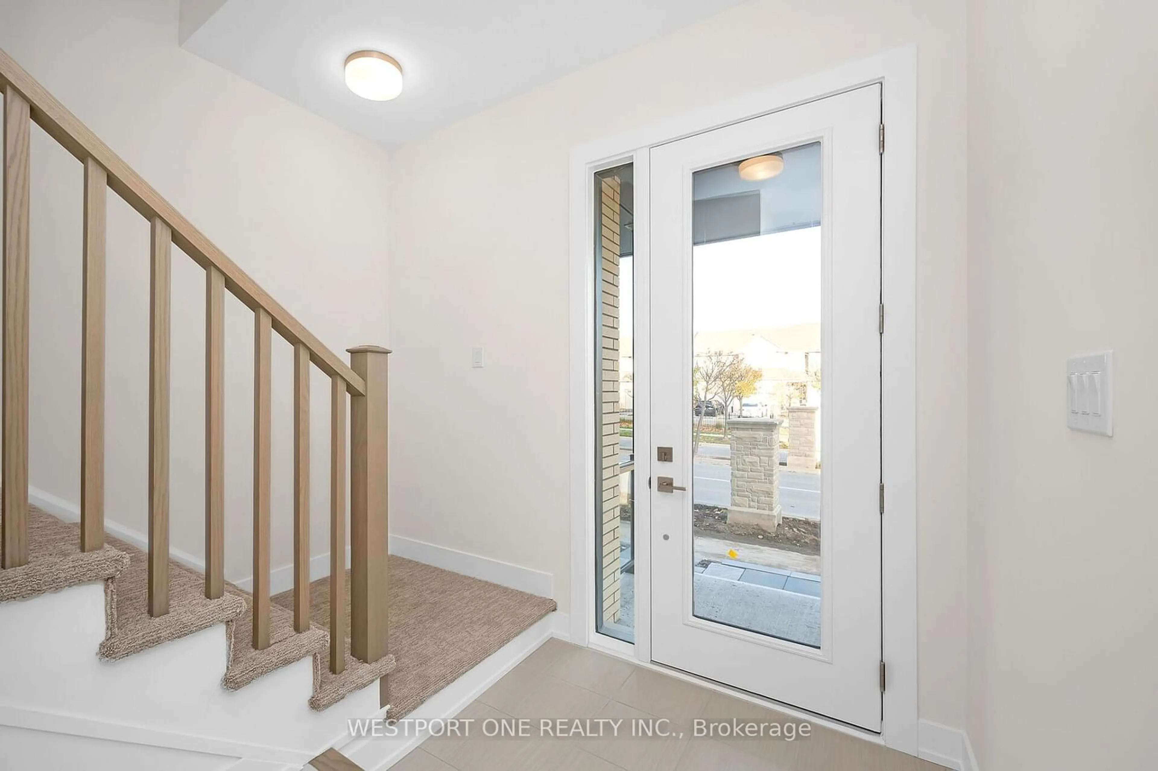 Indoor entryway for 2273 Turnberry Rd #16, Burlington Ontario L7M 4Y4