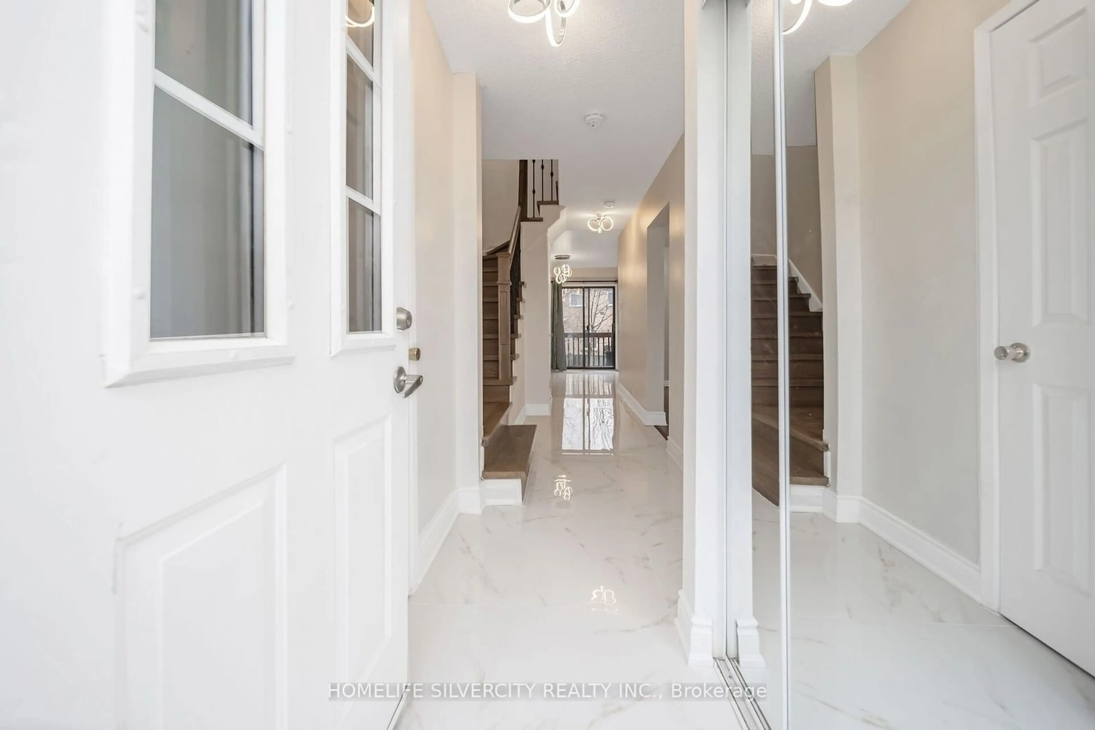 Indoor entryway for 61 Cutters Cres, Brampton Ontario L6Y 4M2