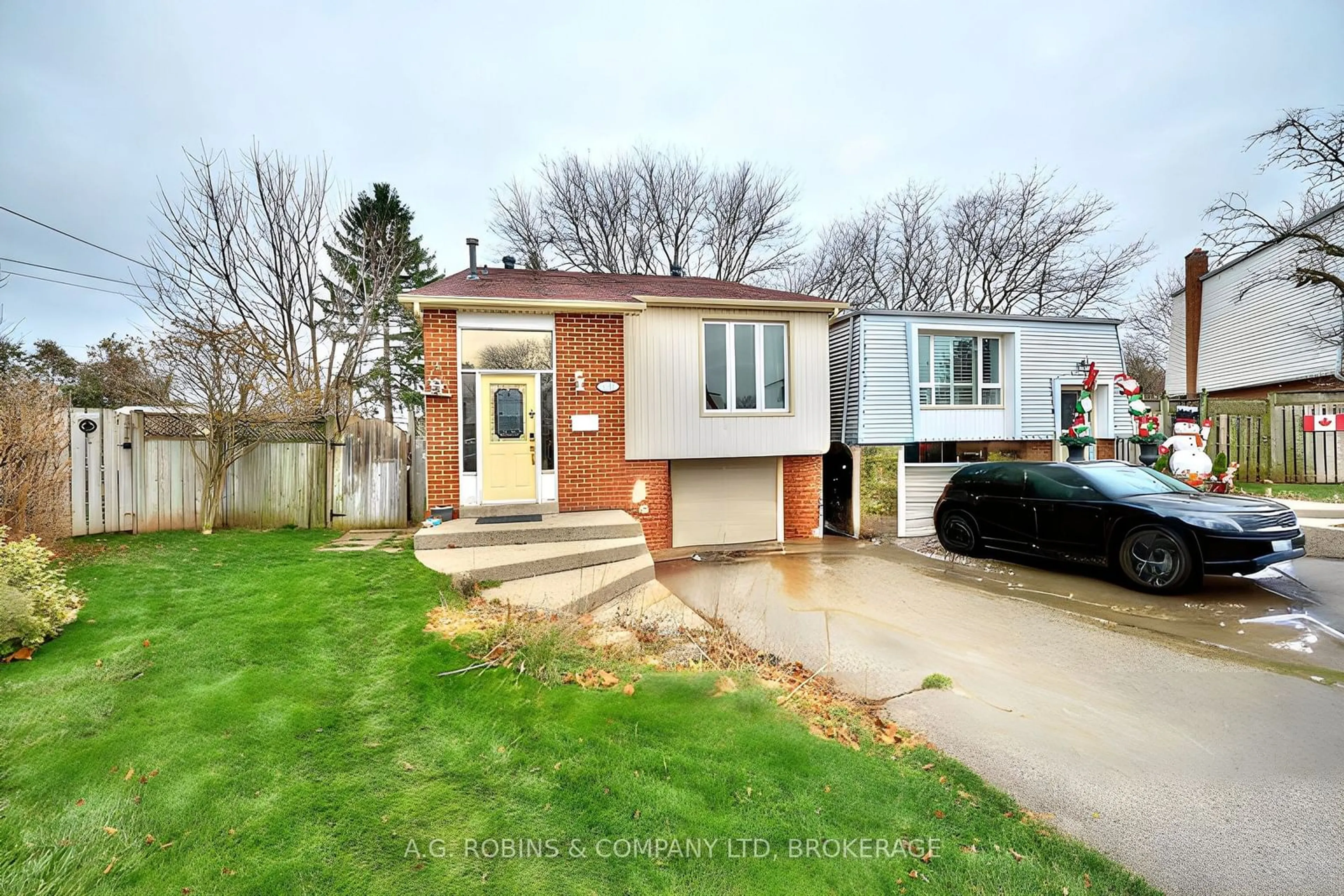 Home with brick exterior material, street for 3312 HANNIBAL Rd, Burlington Ontario L7M 1R7