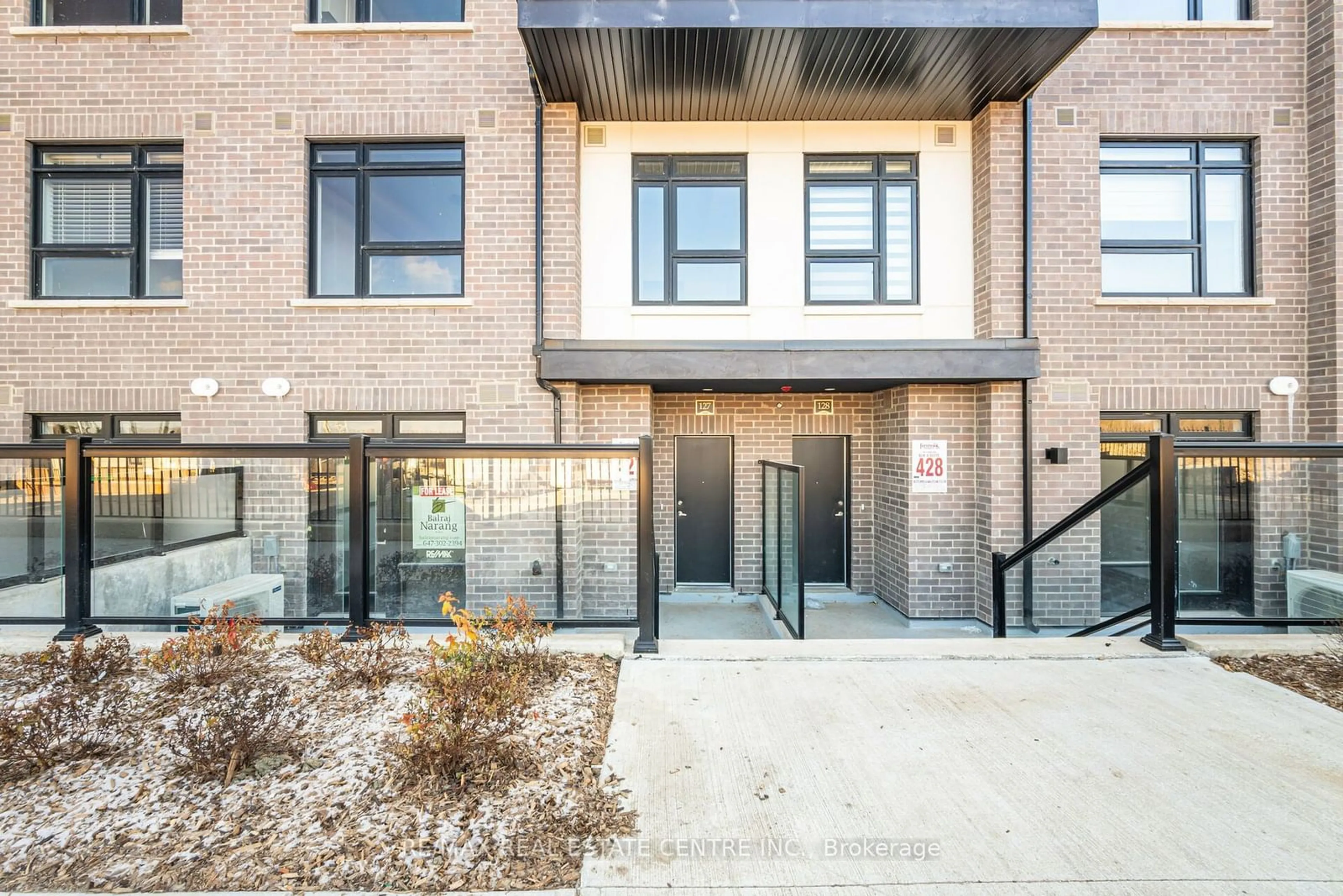 Home with brick exterior material, street for 1577 Rose Way #127, Milton Ontario L9E 1N4