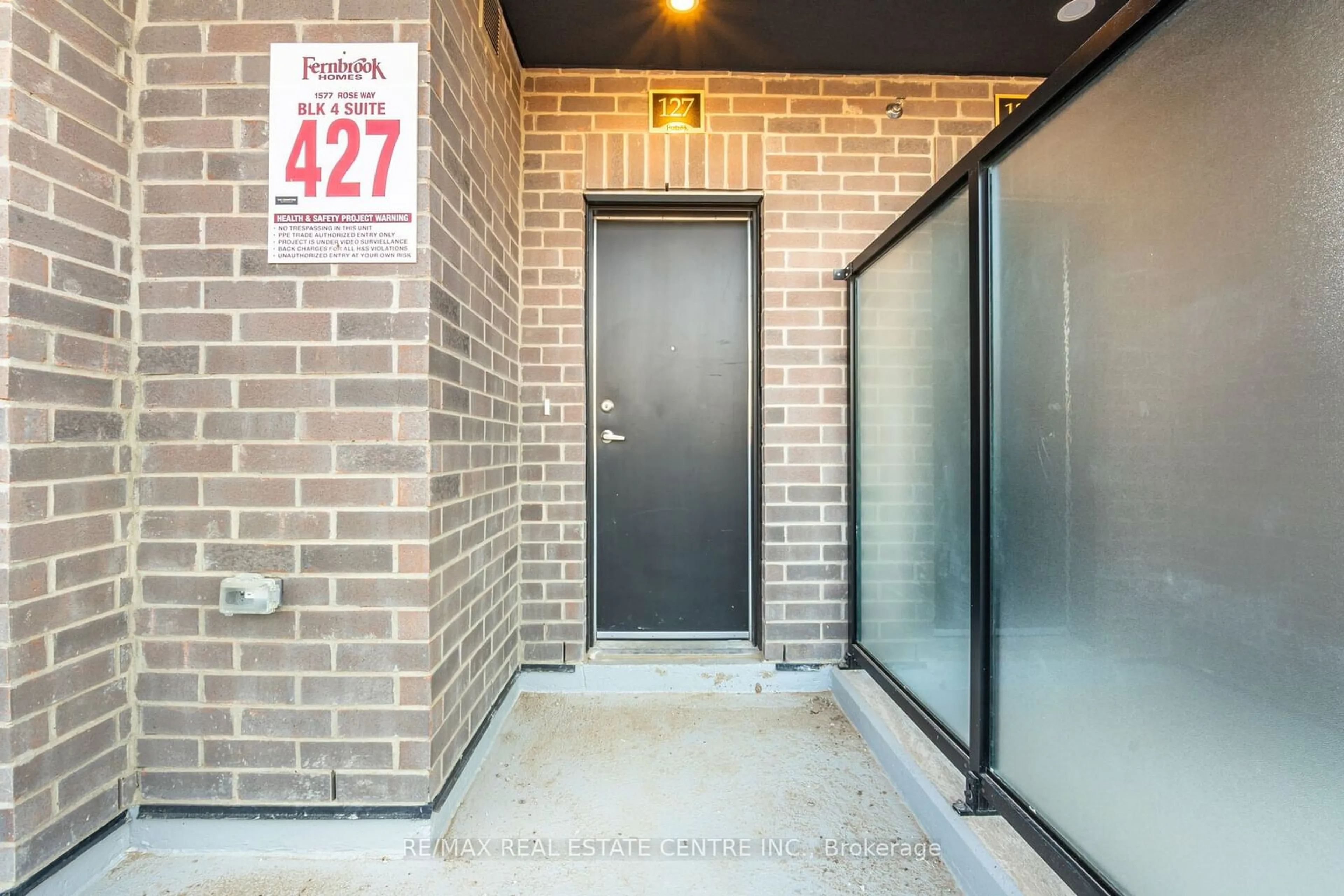 Indoor entryway for 1577 Rose Way #127, Milton Ontario L9E 1N4