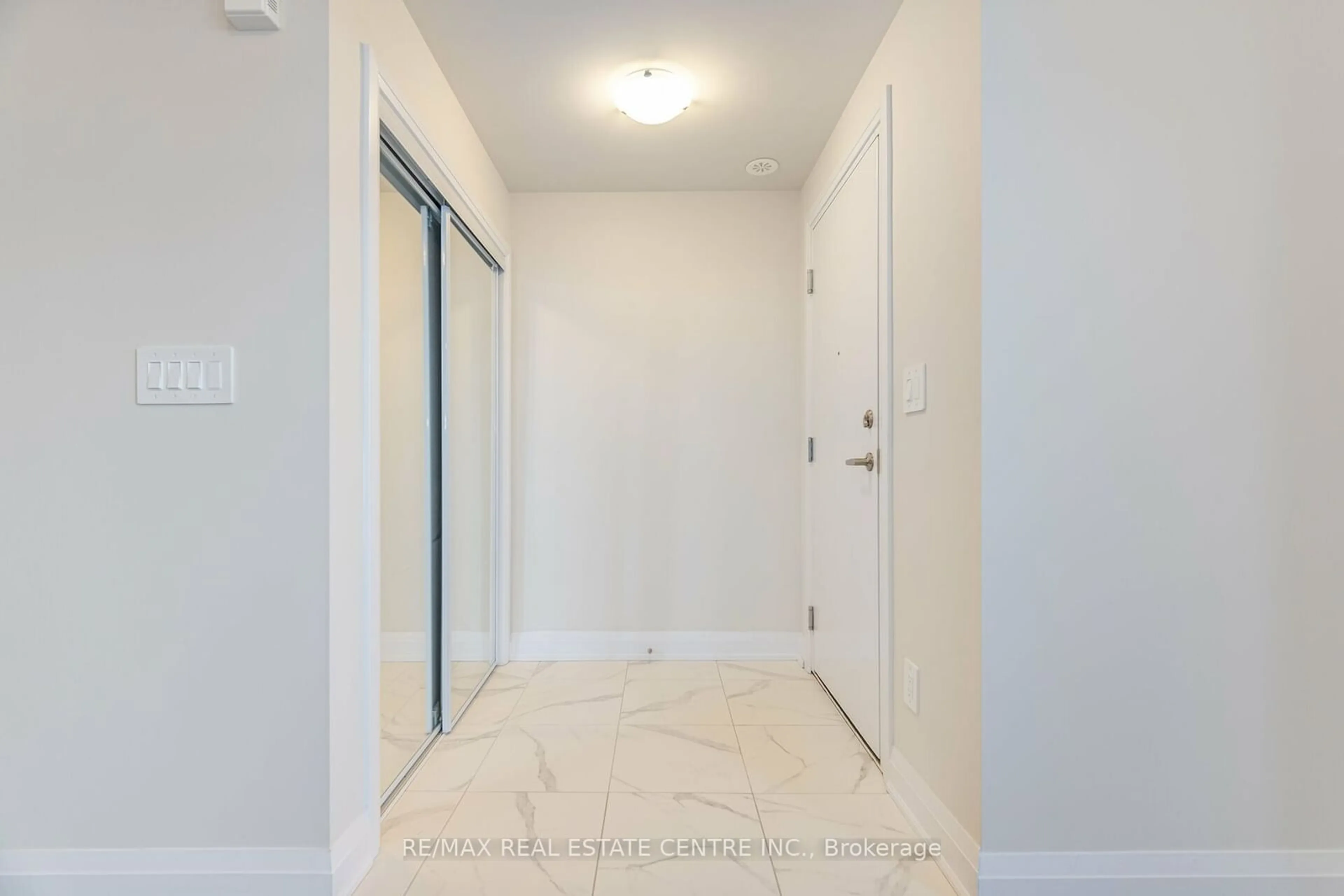 Indoor entryway for 1577 Rose Way #127, Milton Ontario L9E 1N4