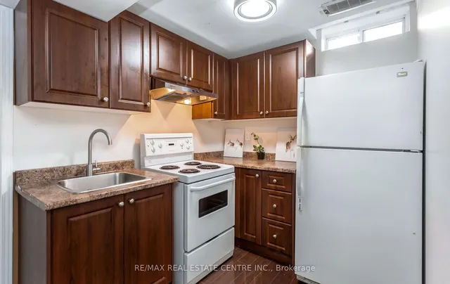 Additional image 6 of 1096 Barclay Circ