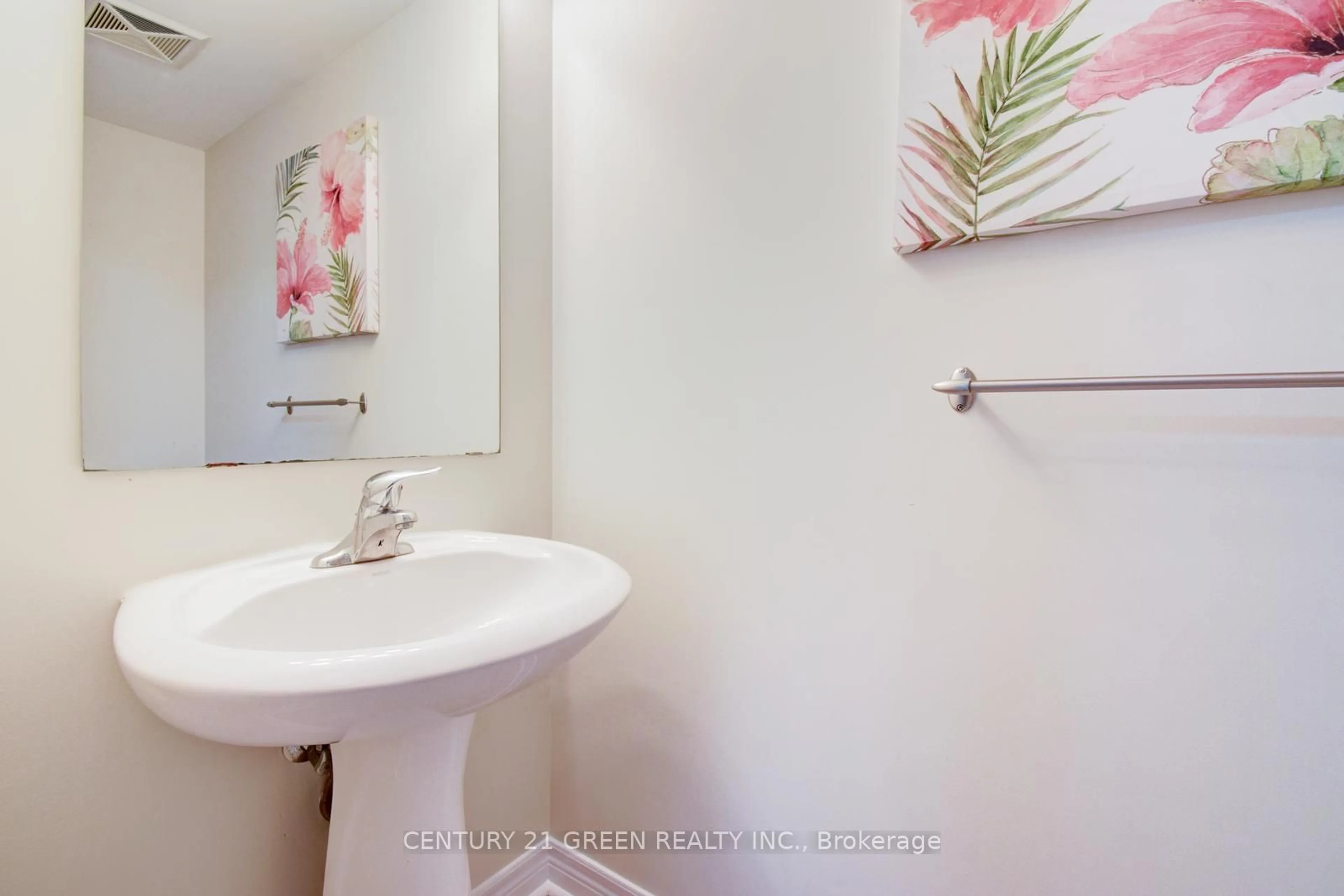 Standard bathroom, ceramic/tile floor for 5050 Intrepid Dr #6, Mississauga Ontario L5M 0E5