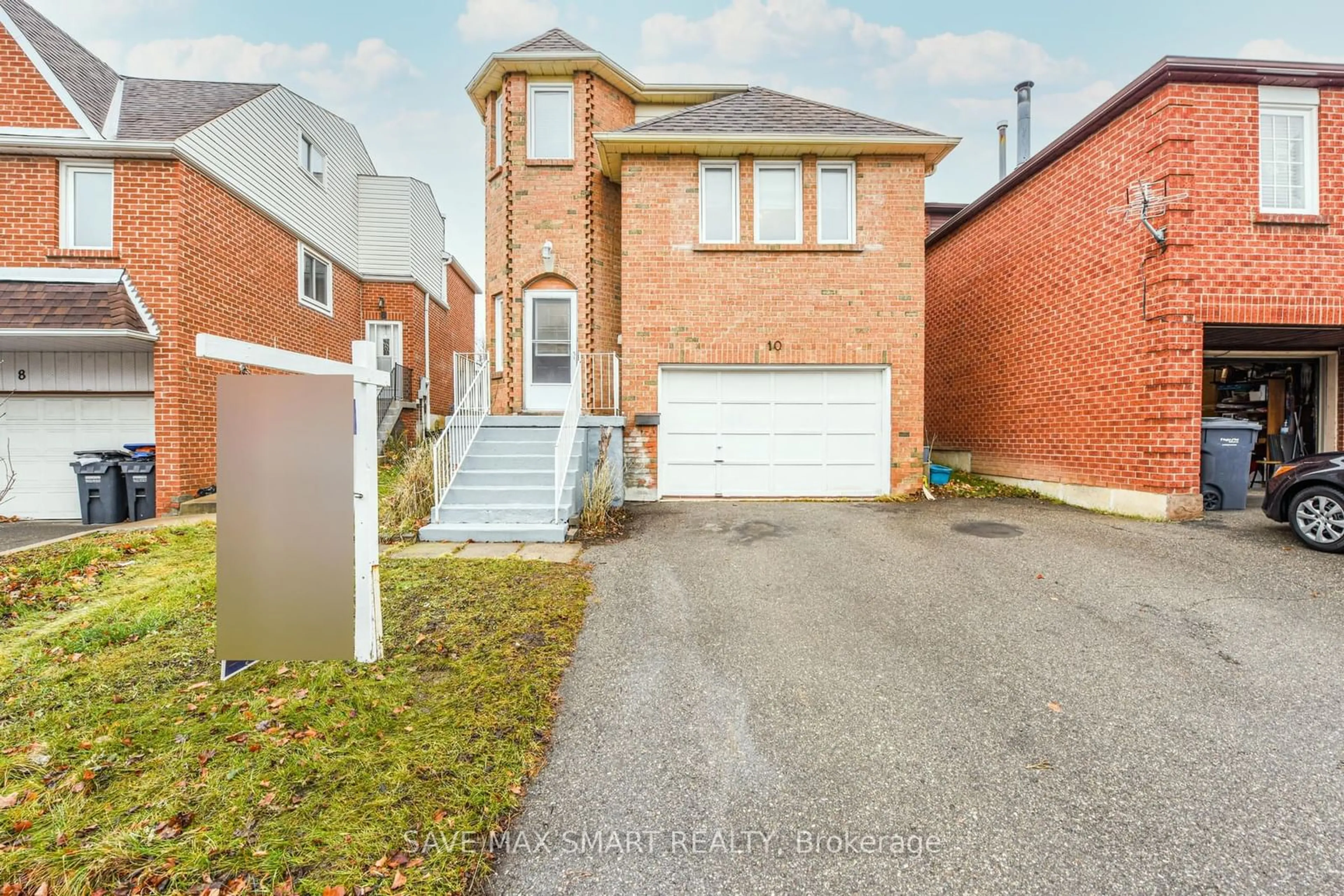 Home with brick exterior material, street for 10 Keewatin Gate, Brampton Ontario L6Y 2X2