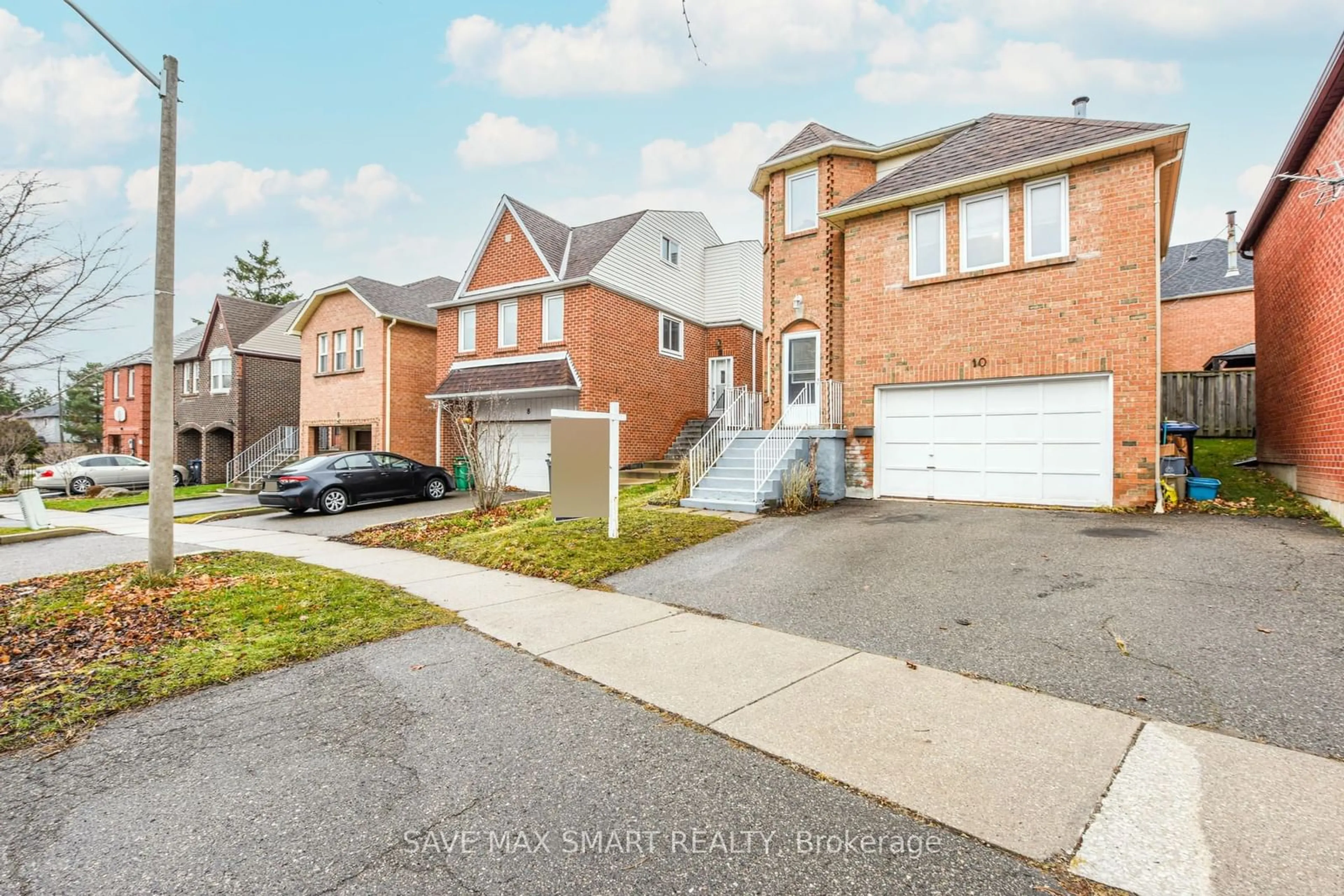 Home with brick exterior material, street for 10 Keewatin Gate, Brampton Ontario L6Y 2X2