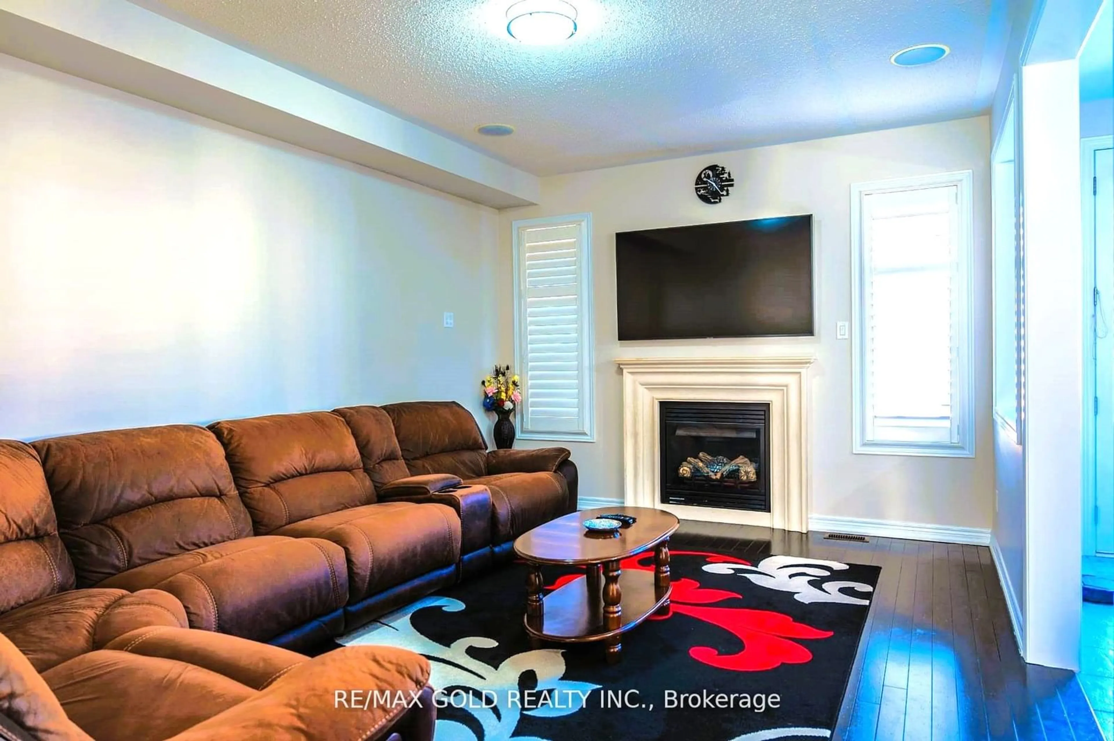 Living room with furniture, unknown for 22 Ripple St, Brampton Ontario L6R 3S5