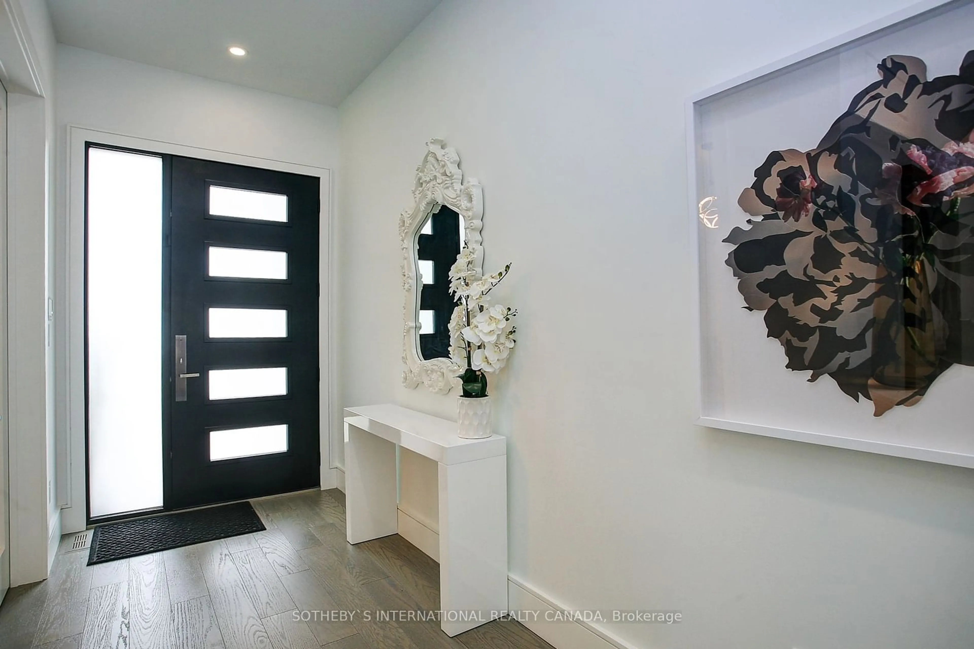 Indoor entryway for 36 Burrows Ave, Toronto Ontario M9B 4W7