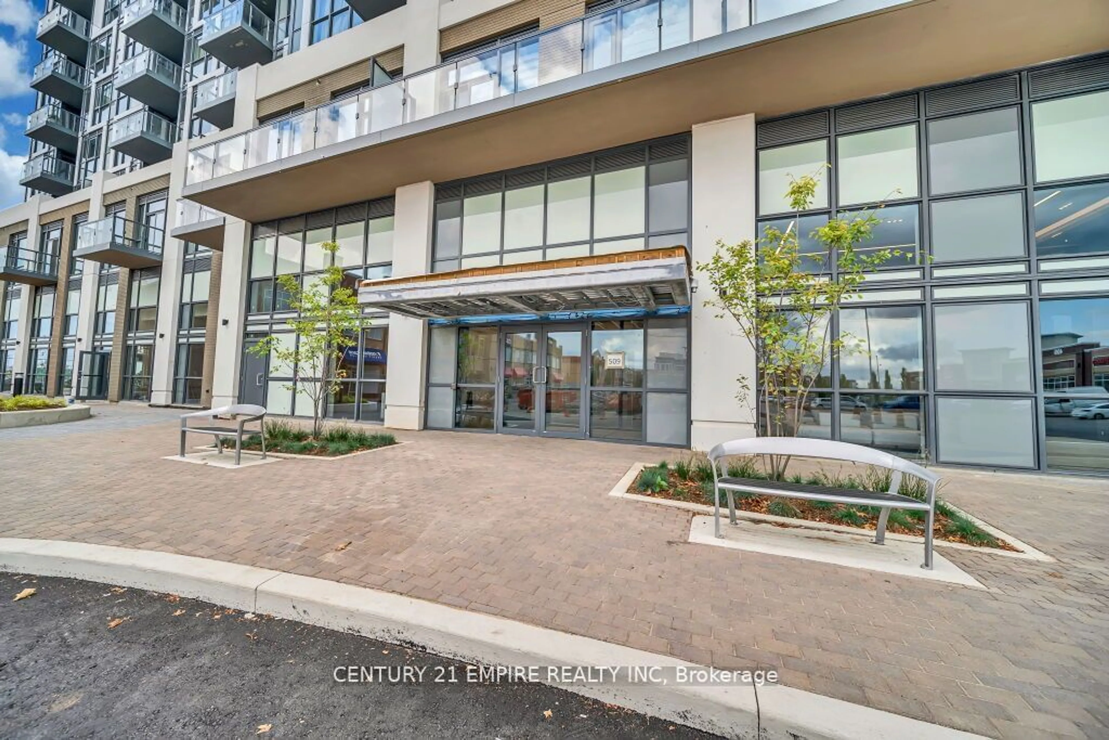 Indoor foyer for 509 Dundas St #317, Oakville Ontario L6M 4M2