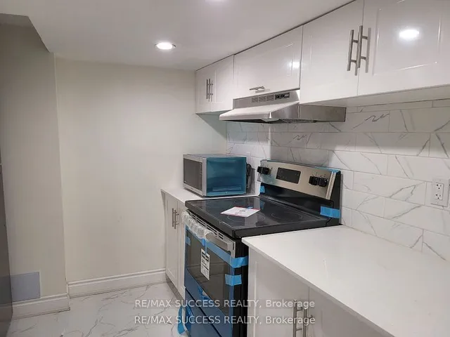 Additional property image - 588 Queen Mary Dr
