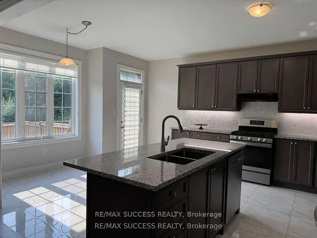 Additional property image - 588 Queen Mary Dr