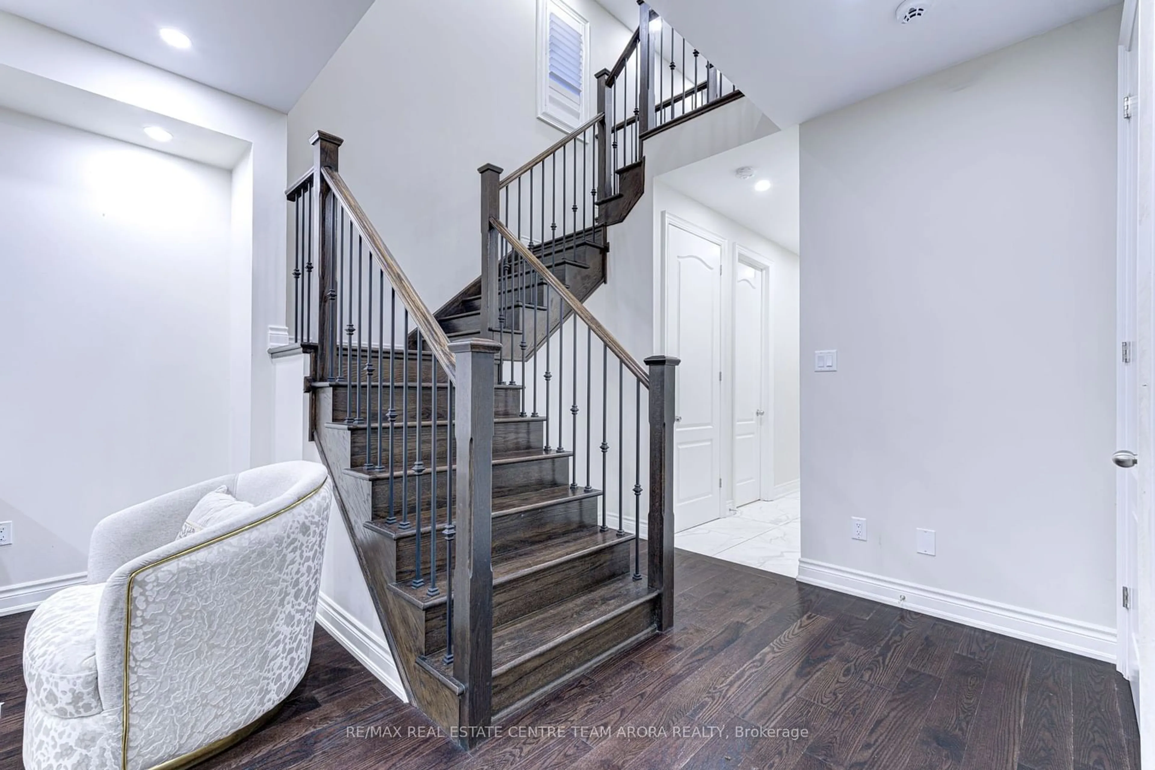 Stairs for 47 Dunley Cres, Brampton Ontario L6X 5G8