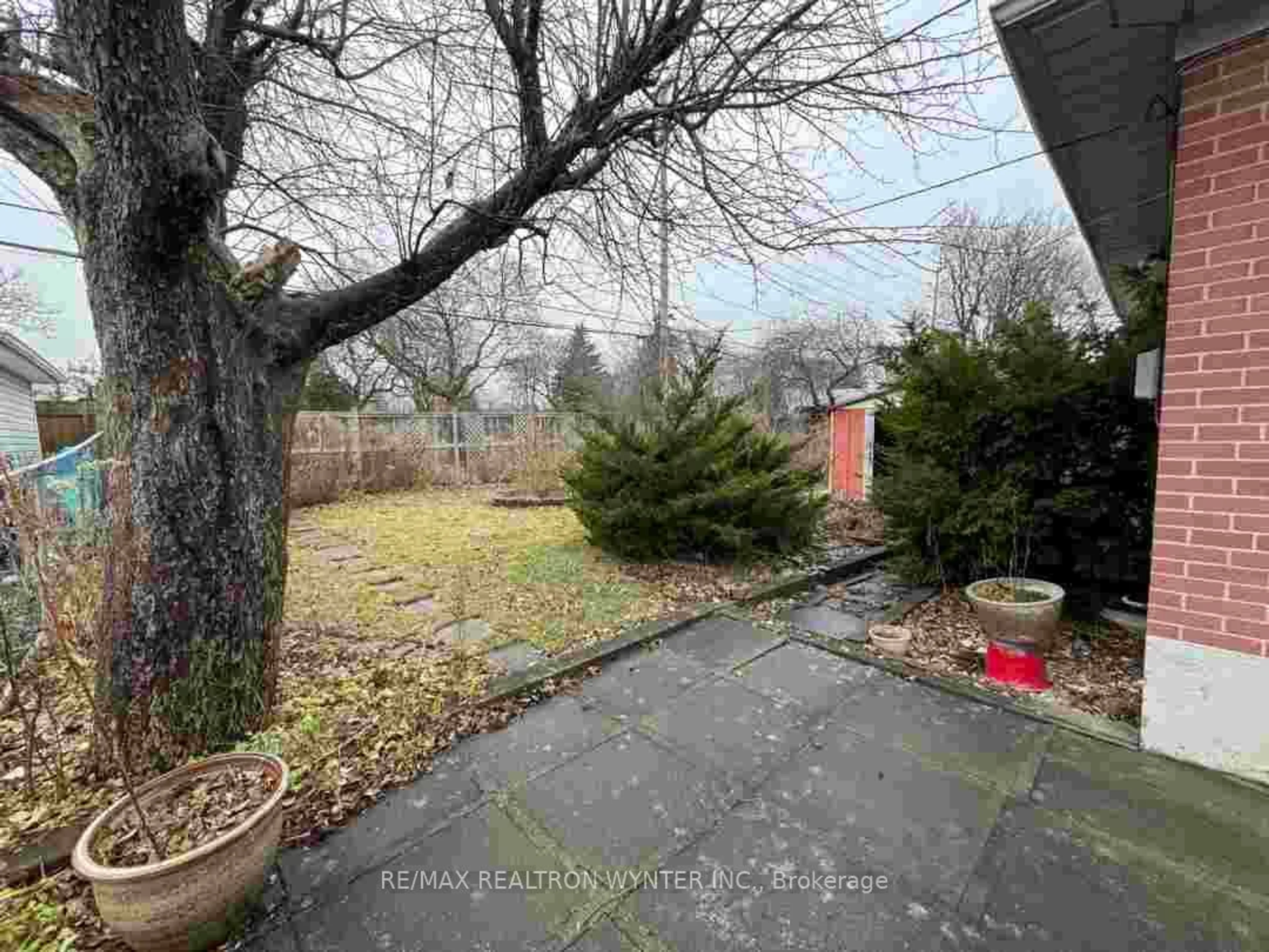 A pic from outside/outdoor area/front of a property/back of a property/a pic from drone, unknown for 16 Guiness Ave, Toronto Ontario M9W 3K9