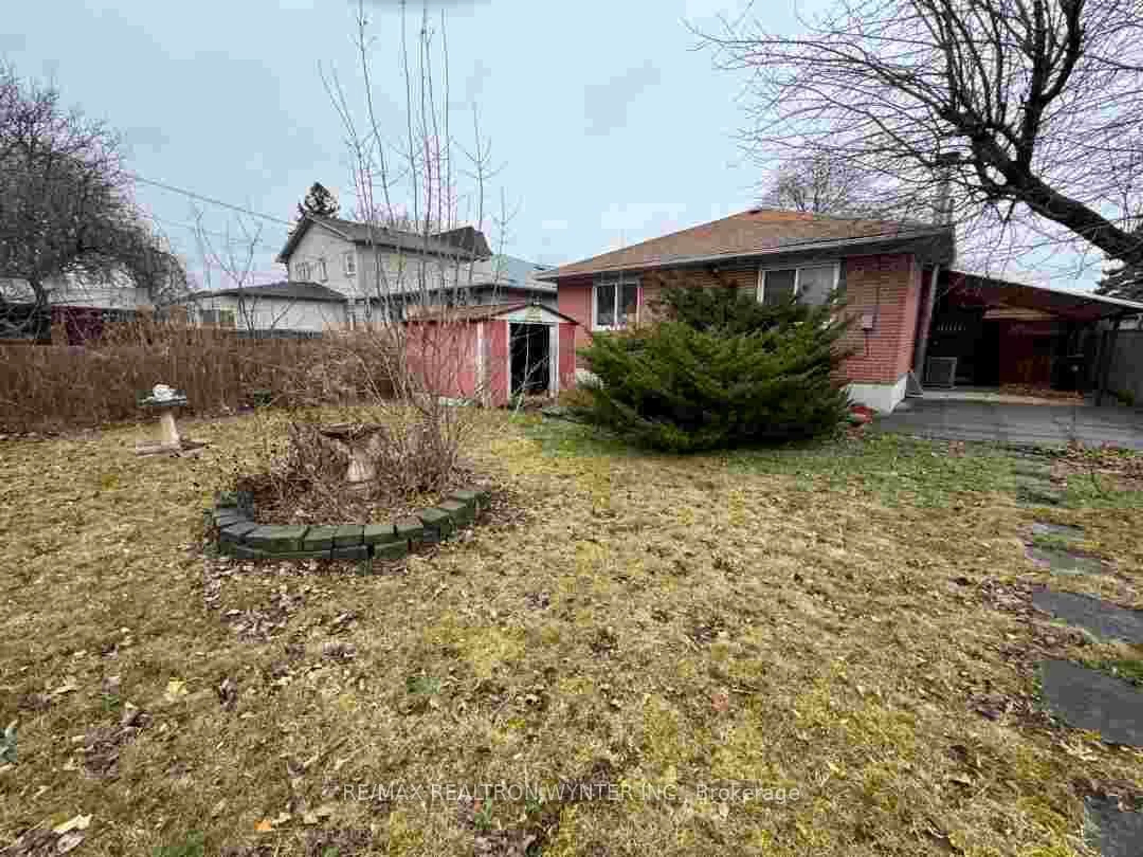 A pic from outside/outdoor area/front of a property/back of a property/a pic from drone, street for 16 Guiness Ave, Toronto Ontario M9W 3K9