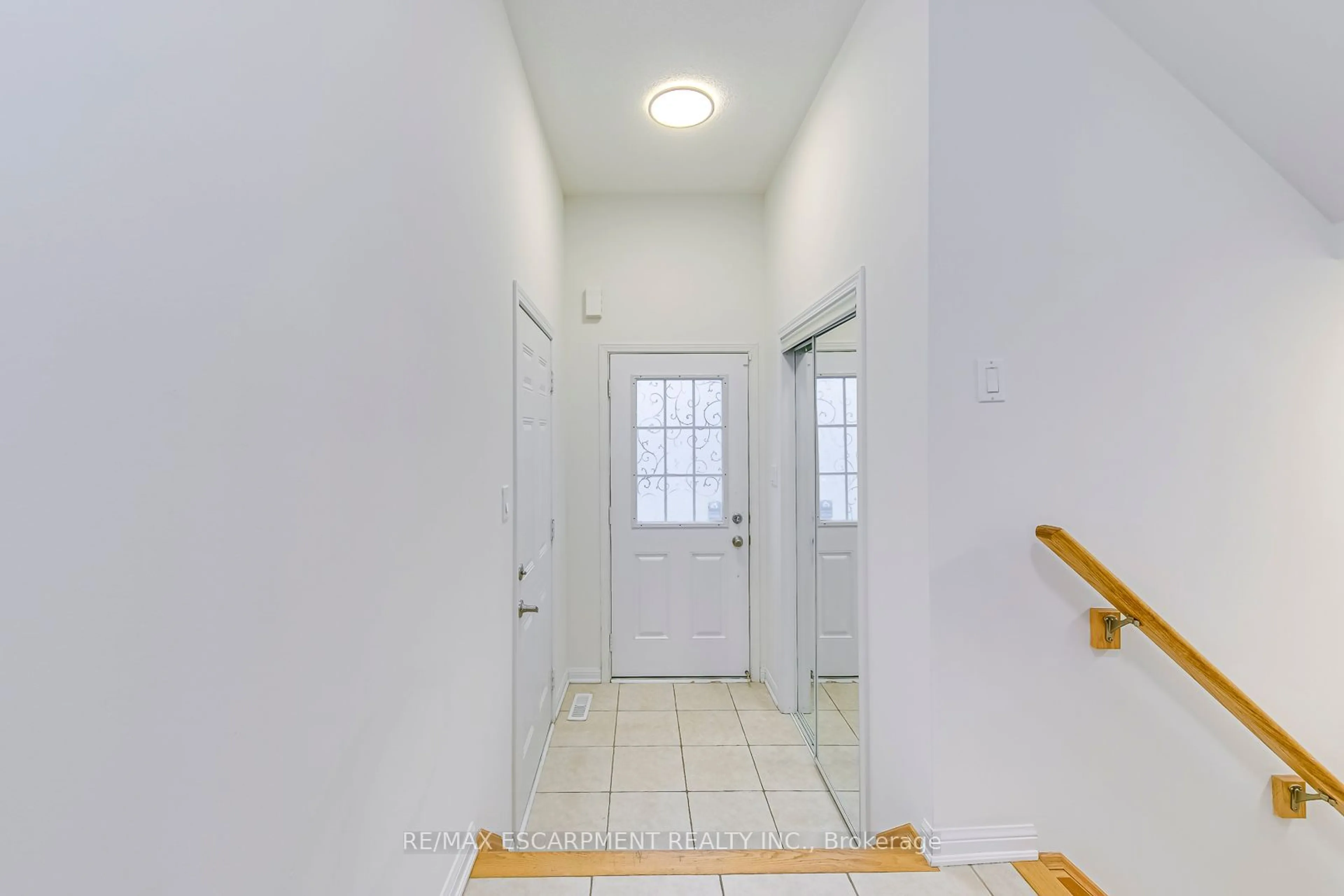 Indoor entryway for 614 Cargill Path, Milton Ontario L9T 7X2