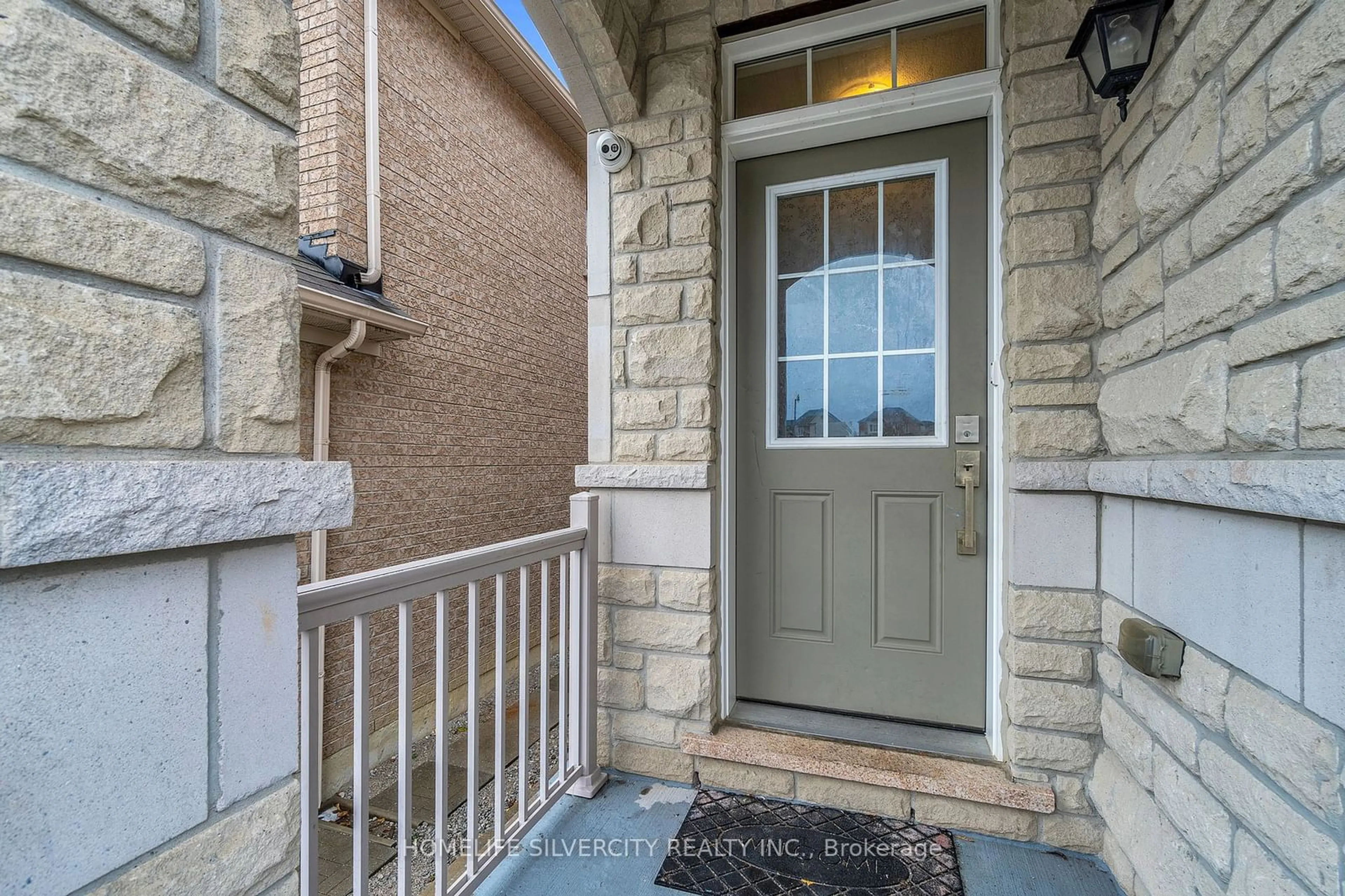 Indoor entryway for 93 Education Rd, Brampton Ontario L6P 3W3