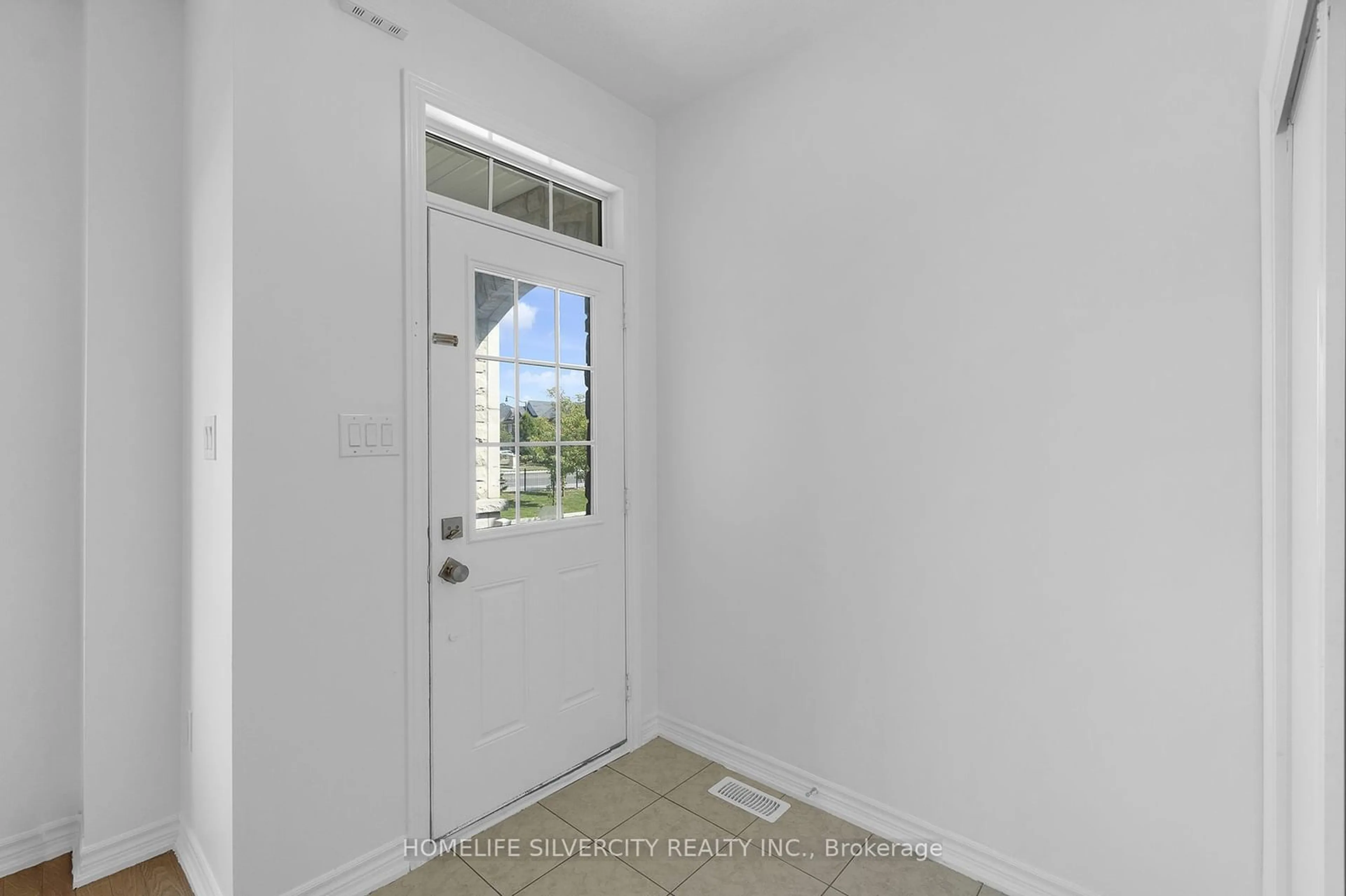 Indoor entryway for 93 Education Rd, Brampton Ontario L6P 3W3