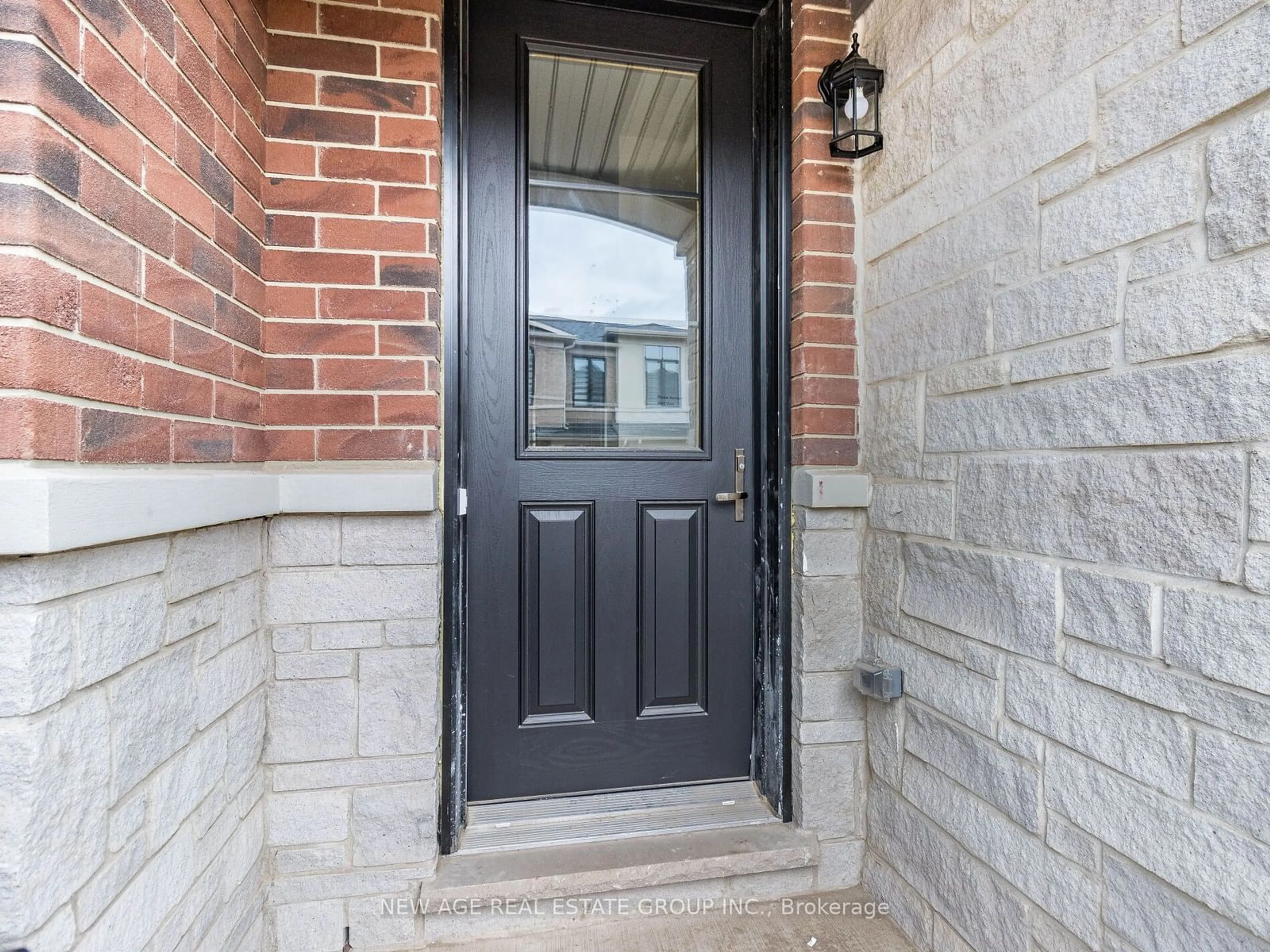 Indoor entryway for 1419 Oakmont Common, Burlington Ontario L7P 0V8