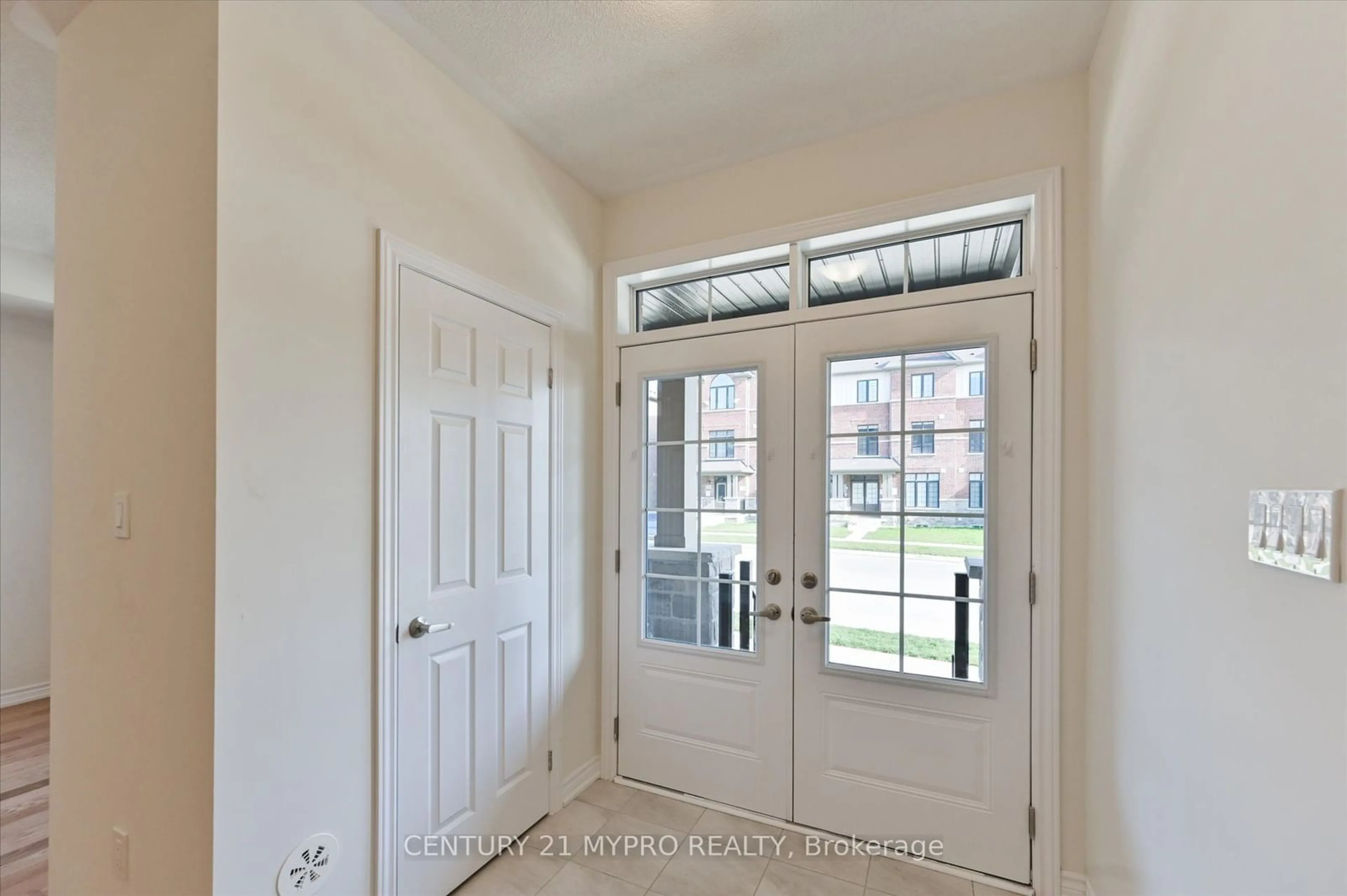 Indoor entryway for 8 Petch Ave, Caledon Ontario L7C 4J7